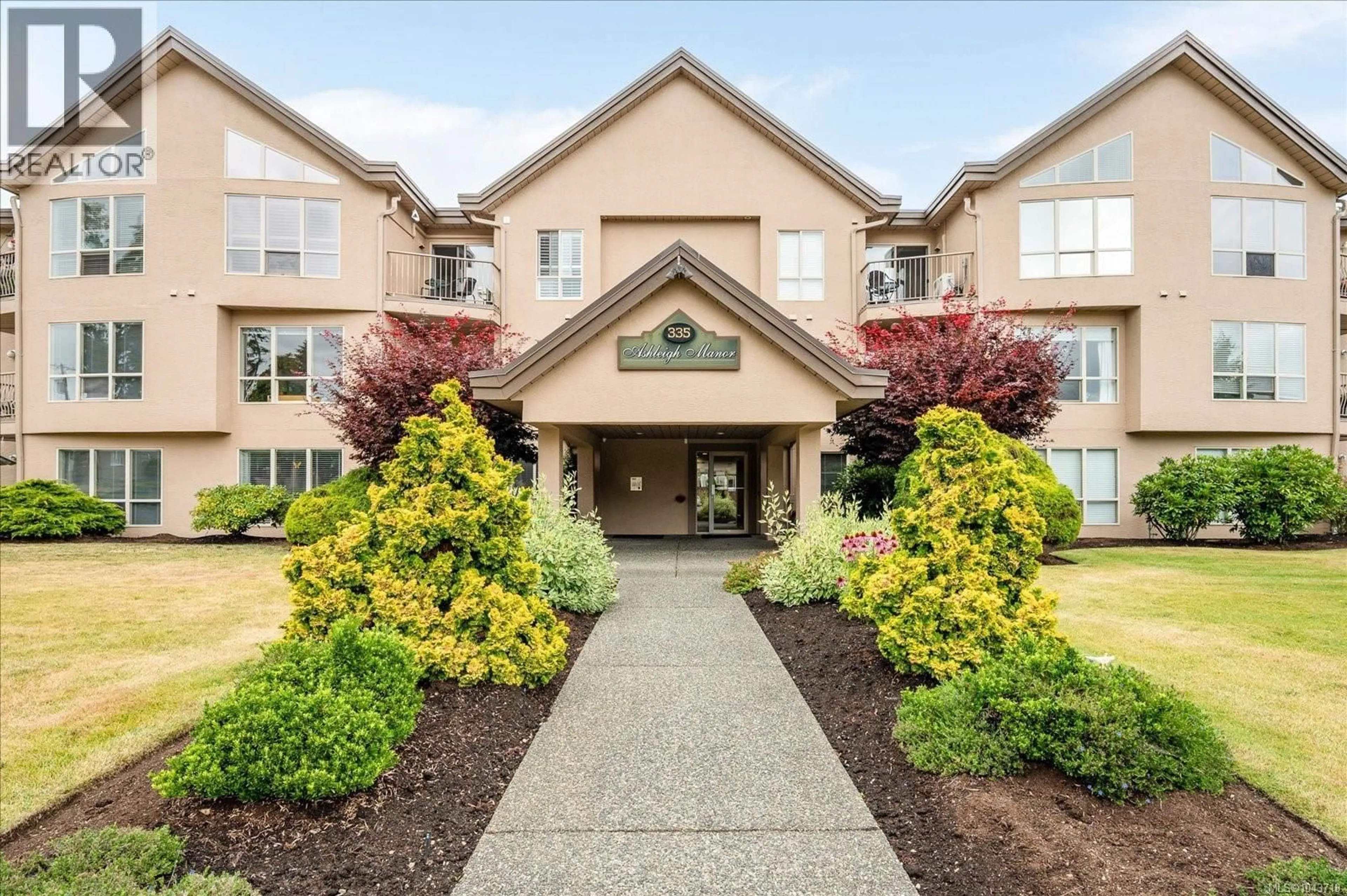 Indoor foyer for 204 - 335 HIRST AVENUE WEST, Parksville British Columbia V9P2R5