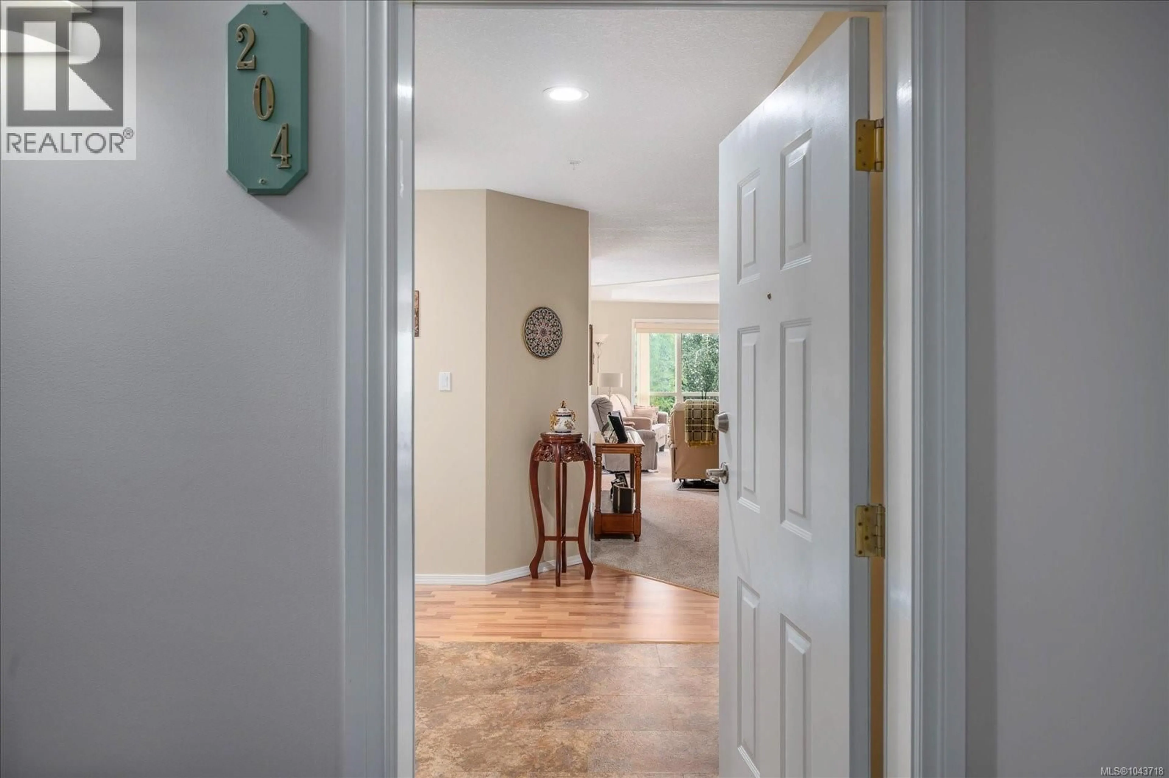 Indoor entryway for 204 - 335 HIRST AVENUE WEST, Parksville British Columbia V9P2R5