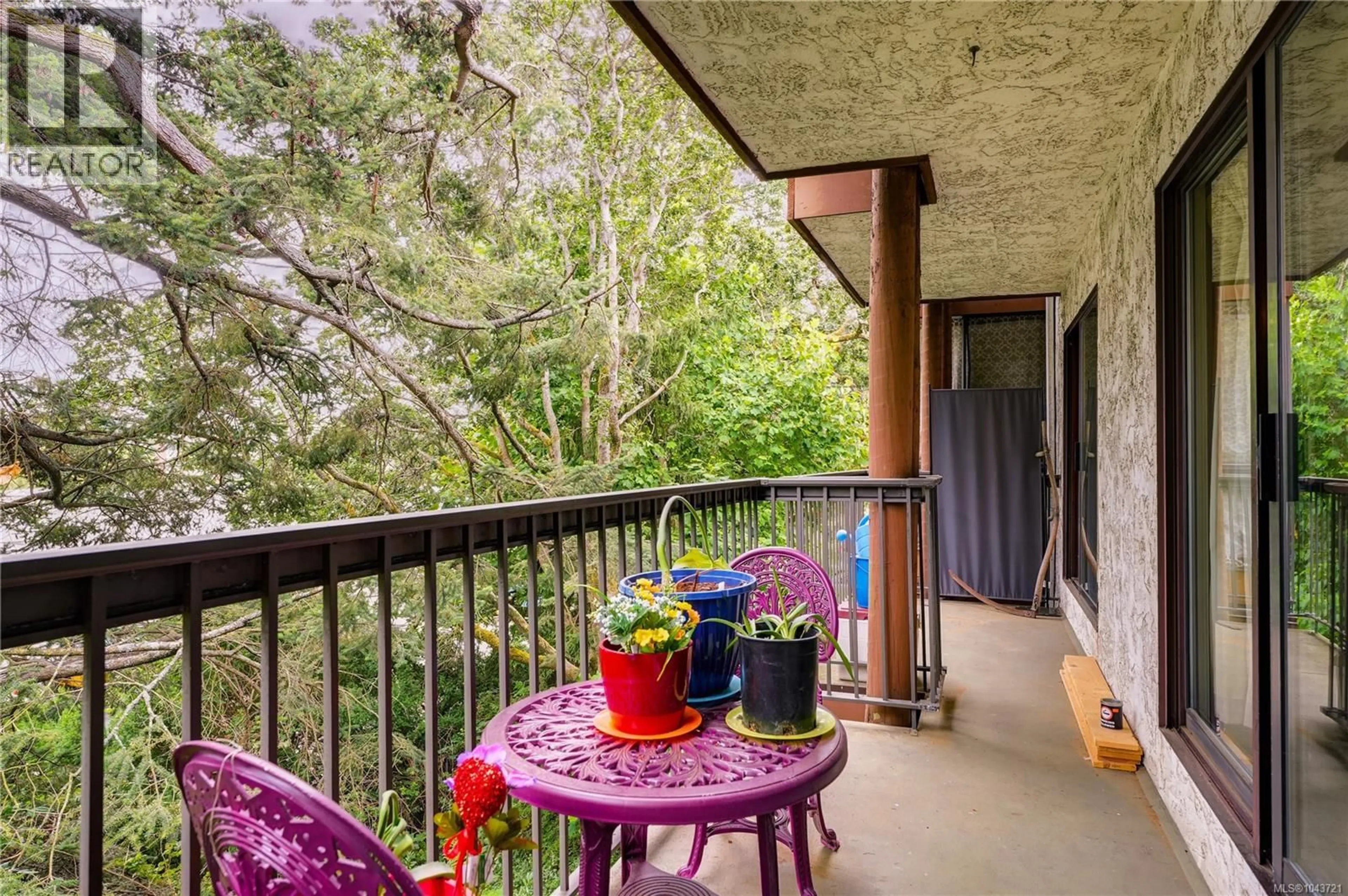 Balcony in the apartment, water/lake/river/ocean view for 304 - 1009 MCKENZIE AVENUE, Saanich British Columbia V8X4B1
