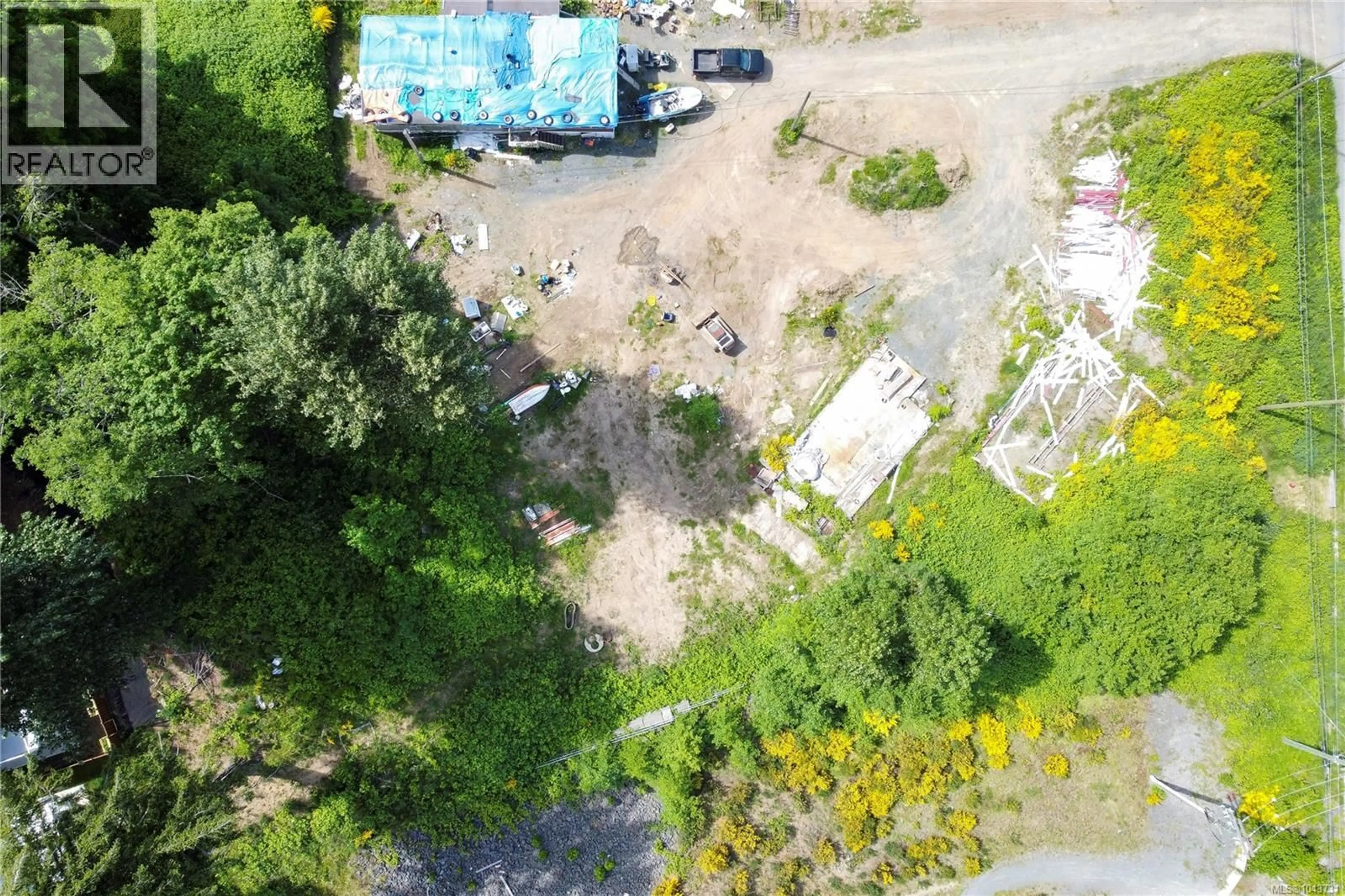 A pic from outside/outdoor area/front of a property/back of a property/a pic from drone, unknown for 681 HOMEWOOD ROAD, Campbell River British Columbia V9W3N6