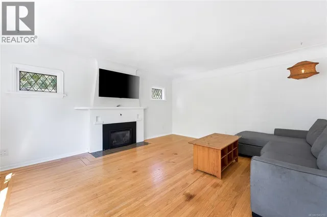 1514 SHORNCLIFFE ROAD, Saanich 2