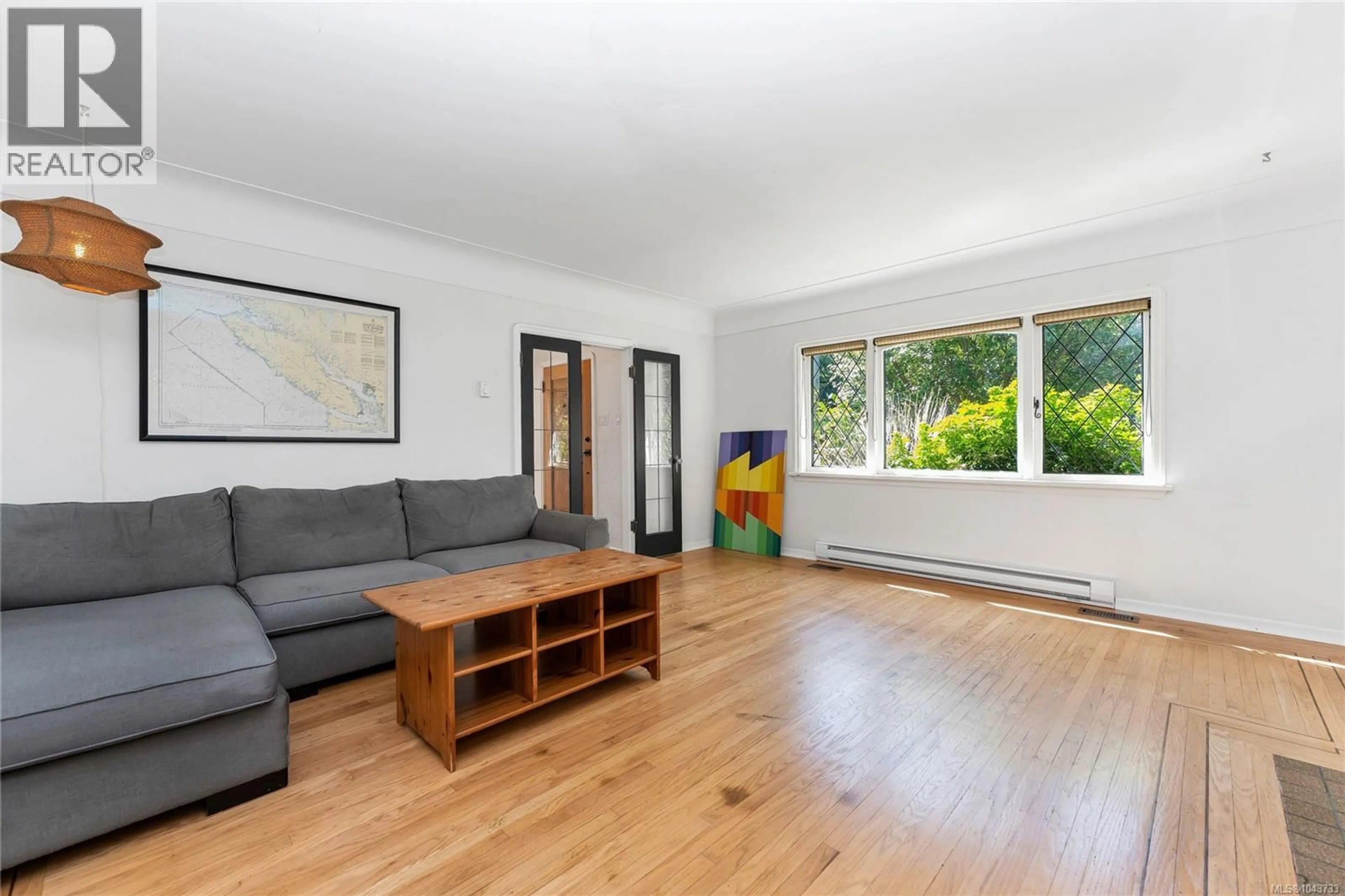 Living room with furniture, wood/laminate floor for 1514 SHORNCLIFFE ROAD, Saanich British Columbia V8P2T4