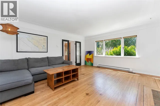 1514 SHORNCLIFFE ROAD, Saanich 3