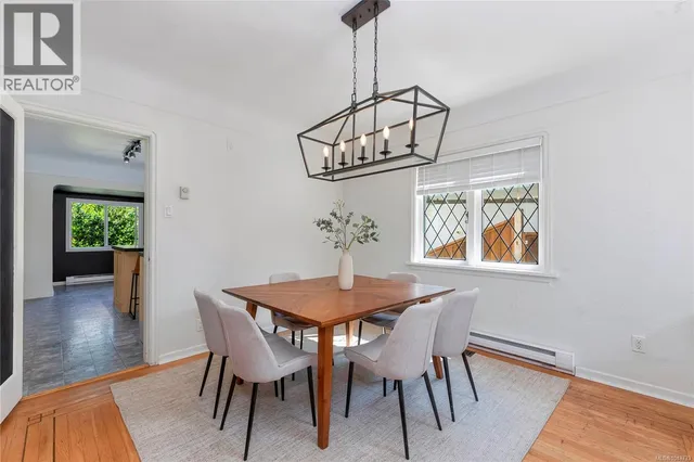 1514 SHORNCLIFFE ROAD, Saanich 5