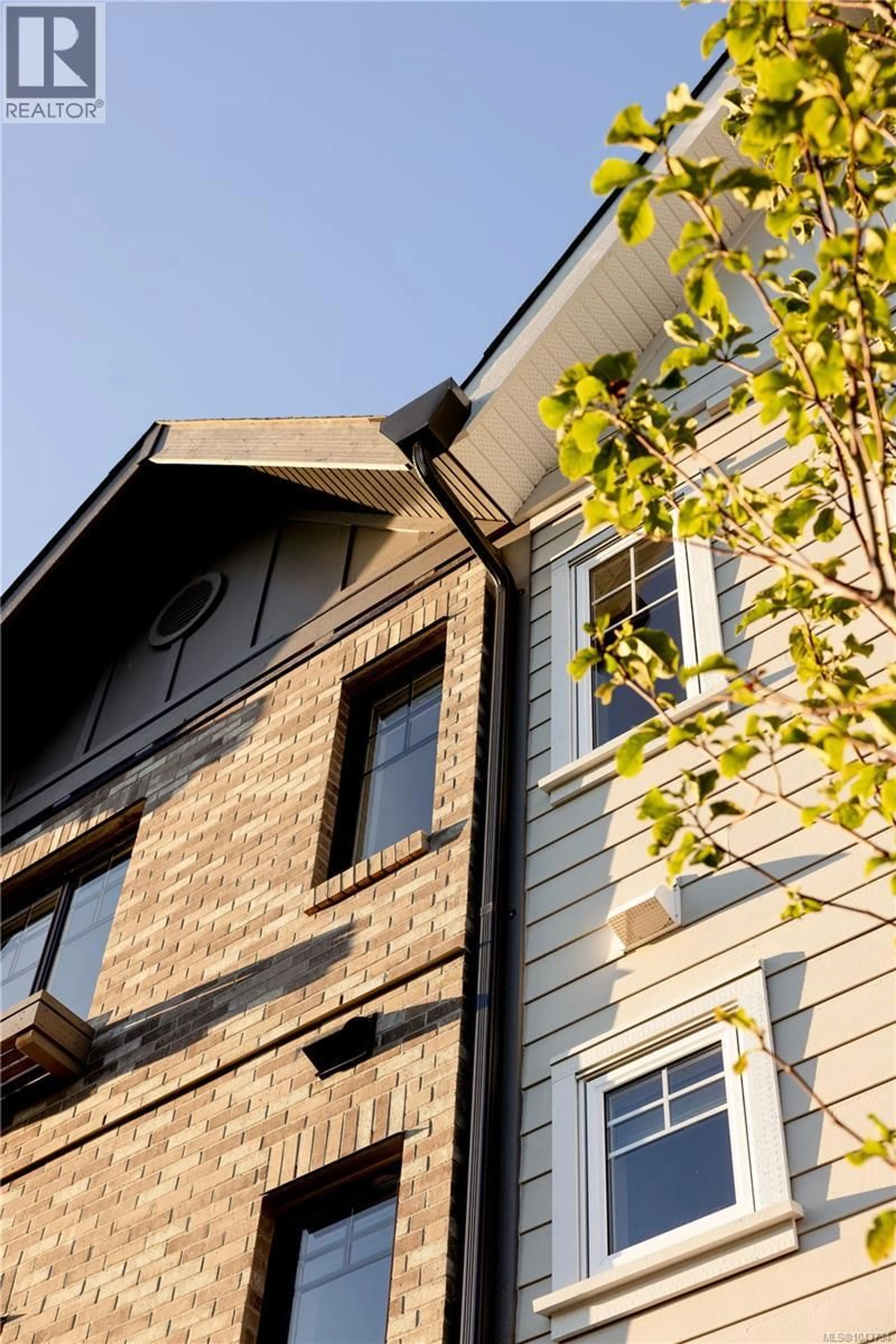 Home with brick exterior material, building for 105 - 3230 GLENDALE PLACE, Langford British Columbia V9B1Y2