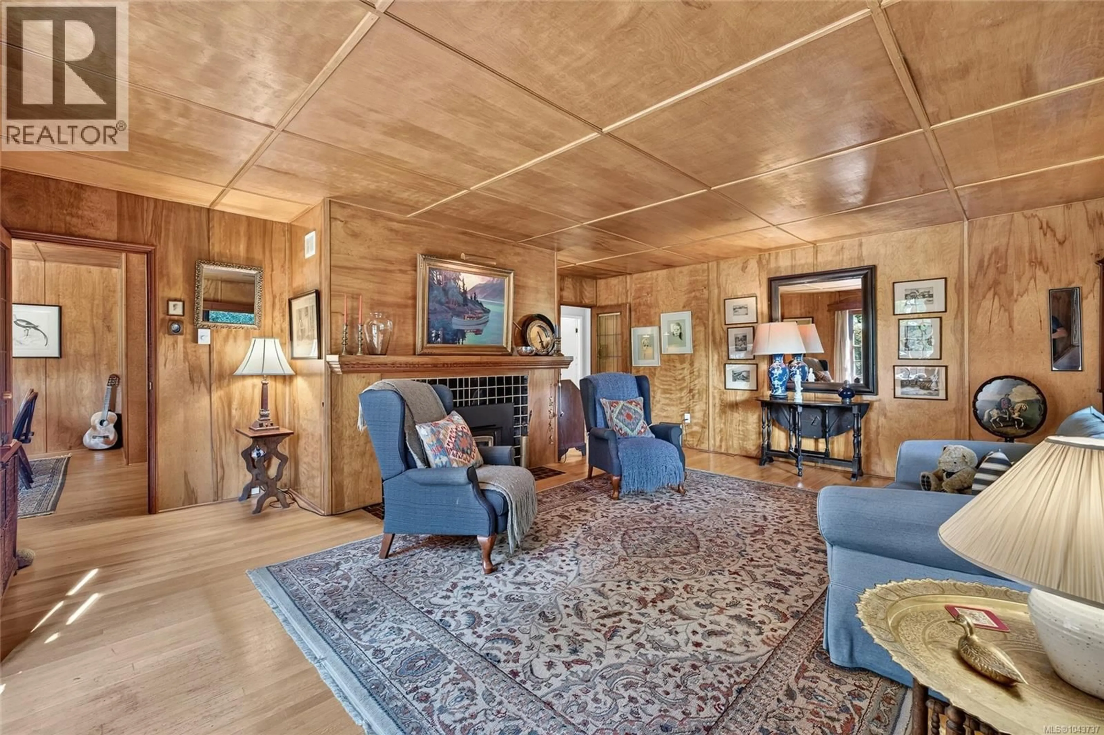 Living room with furniture, unknown for 1390 LAUREL ROAD, North Saanich British Columbia V8L5K8