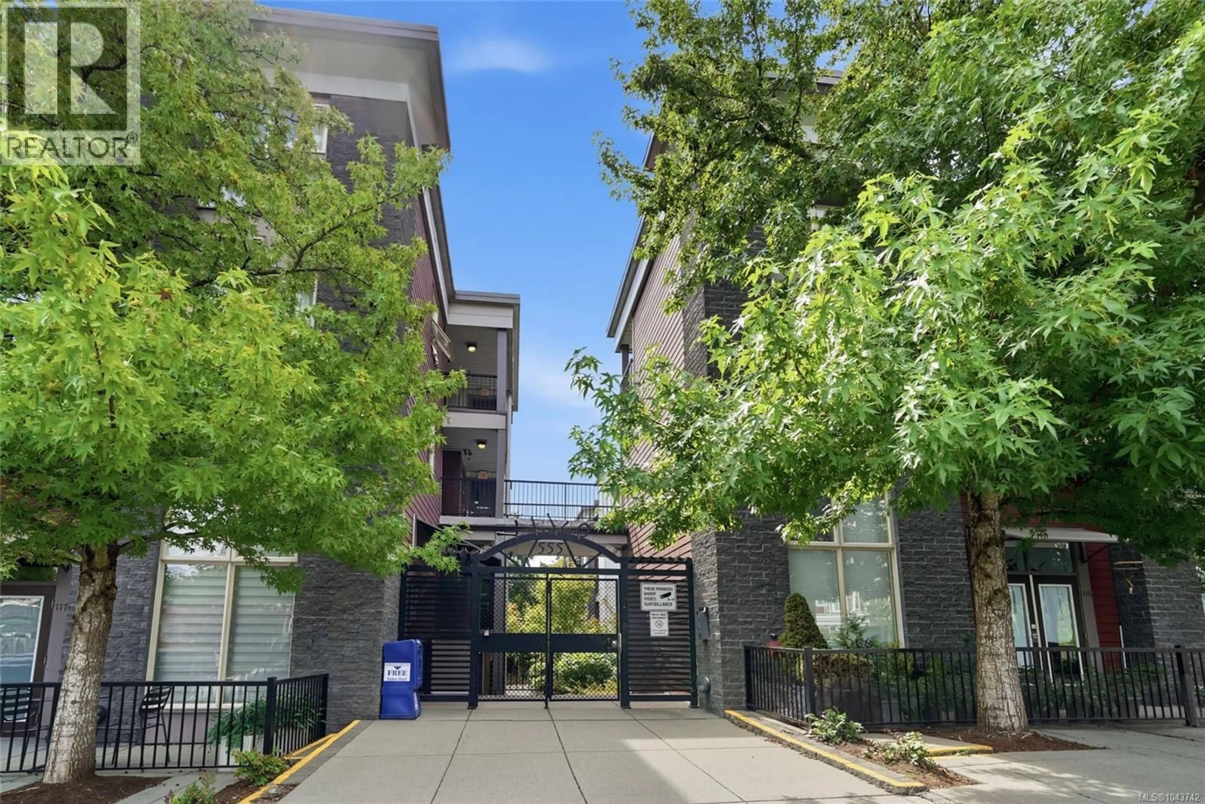 Patio, street for 304 - 555 FRANKLYN STREET, Nanaimo British Columbia V9R2X9