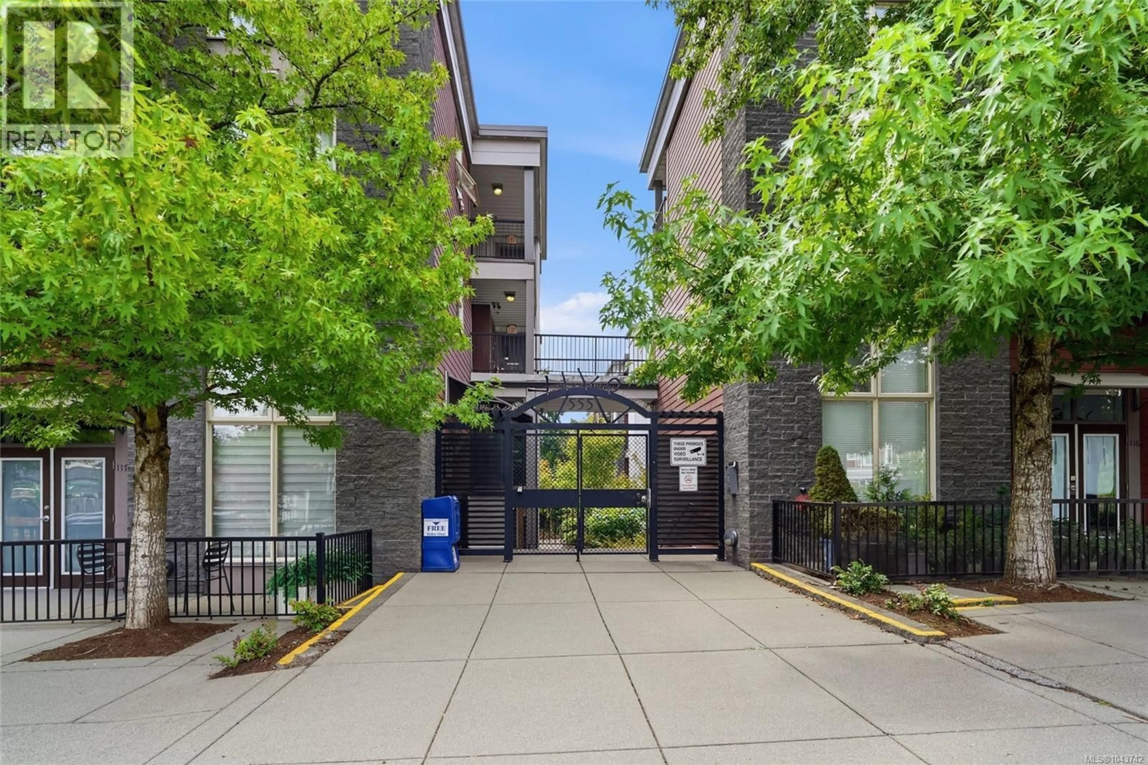 Patio, street for 304 - 555 FRANKLYN STREET, Nanaimo British Columbia V9R2X9