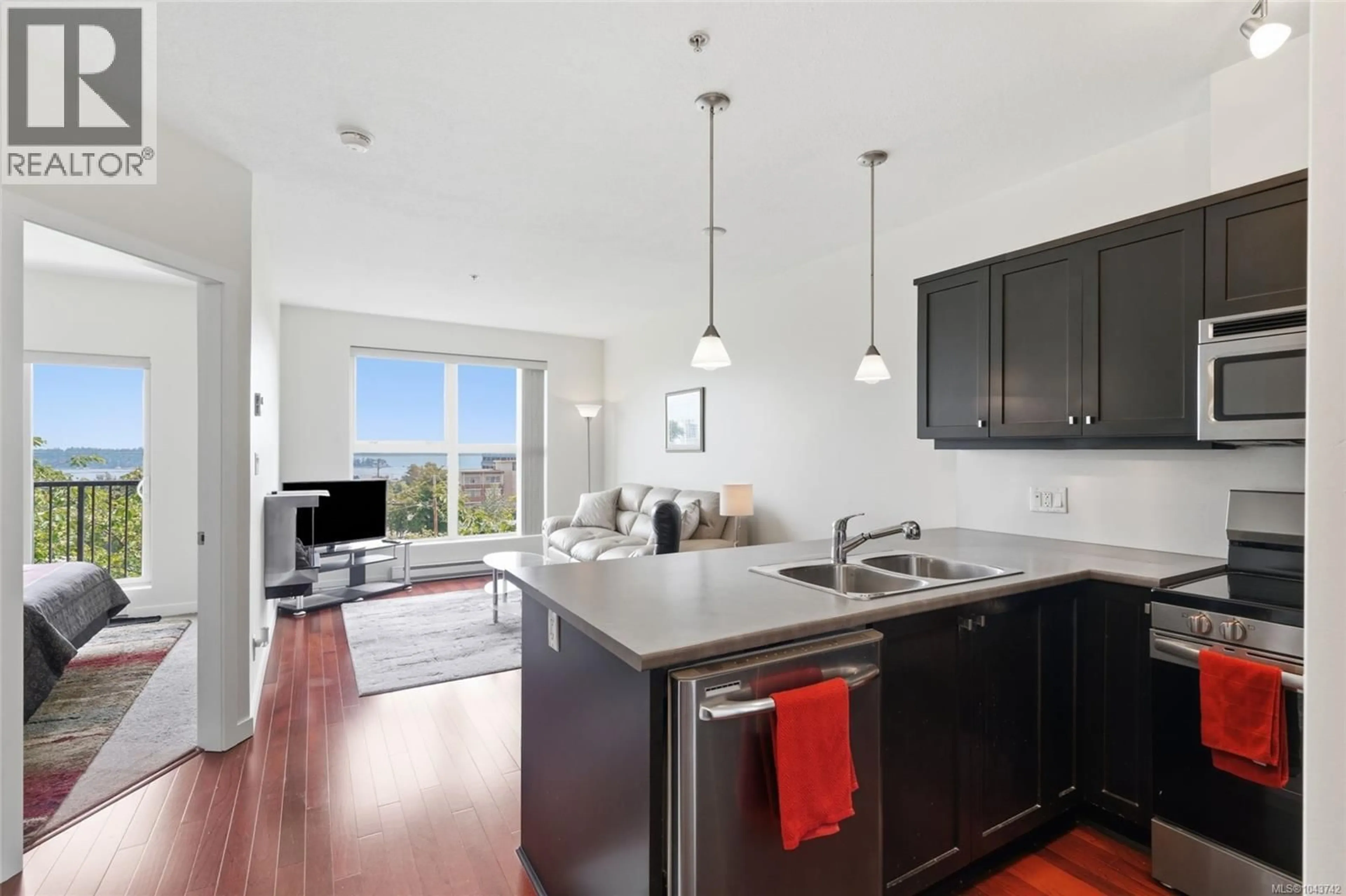 Open concept kitchen, unknown for 304 - 555 FRANKLYN STREET, Nanaimo British Columbia V9R2X9