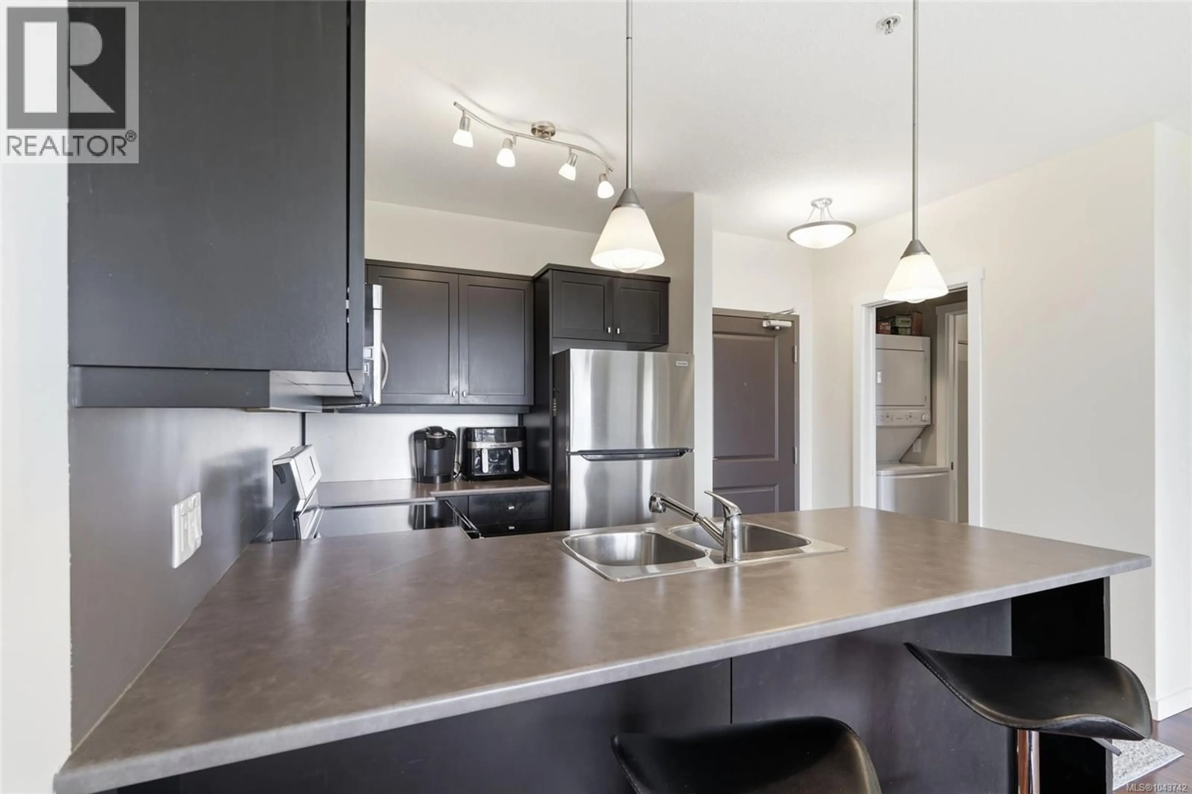 Open concept kitchen, unknown for 304 - 555 FRANKLYN STREET, Nanaimo British Columbia V9R2X9
