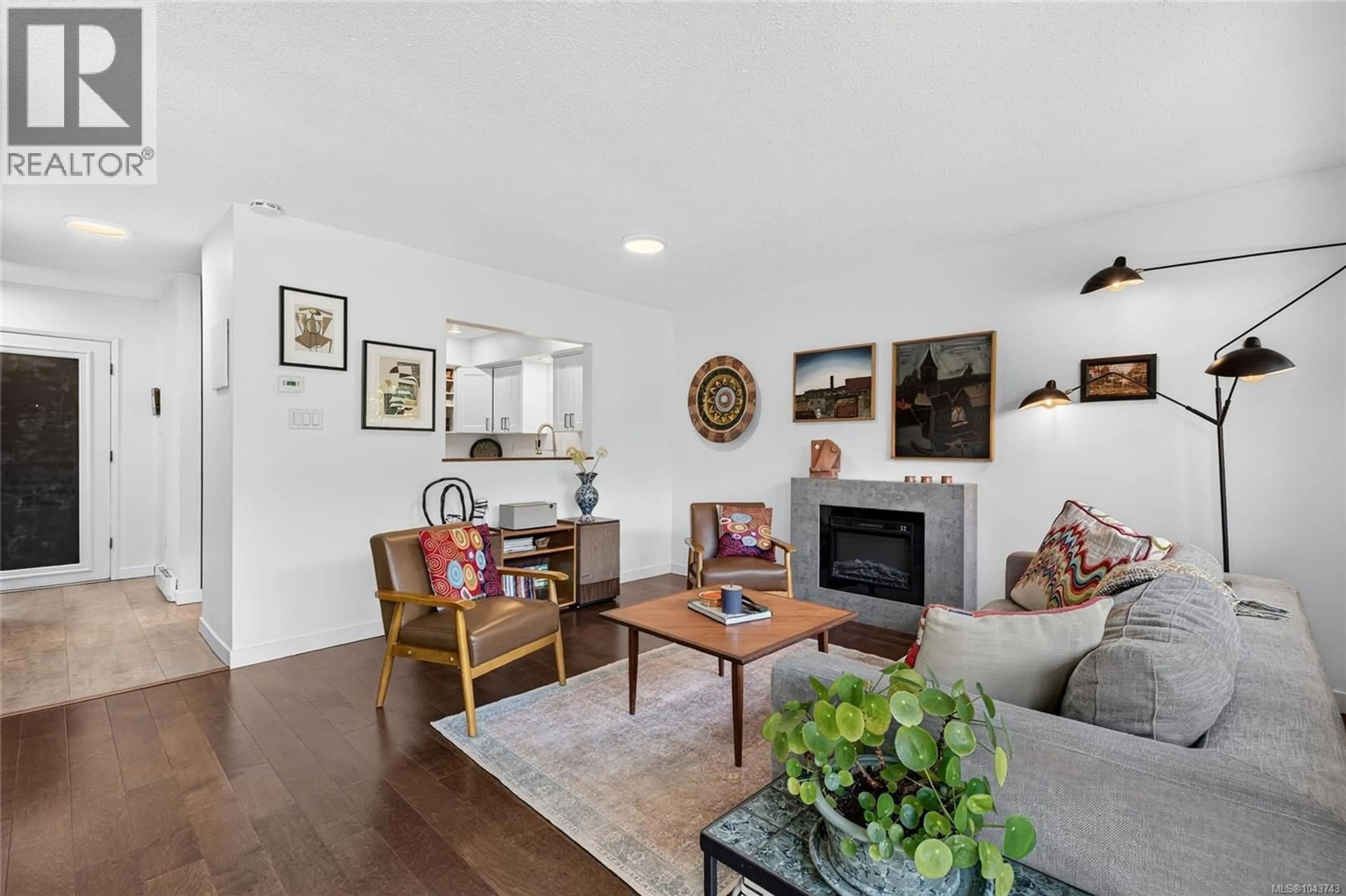 Living room with furniture, wood/laminate floor for 105 - 119 LADYSMITH STREET, Victoria British Columbia V8V1J3