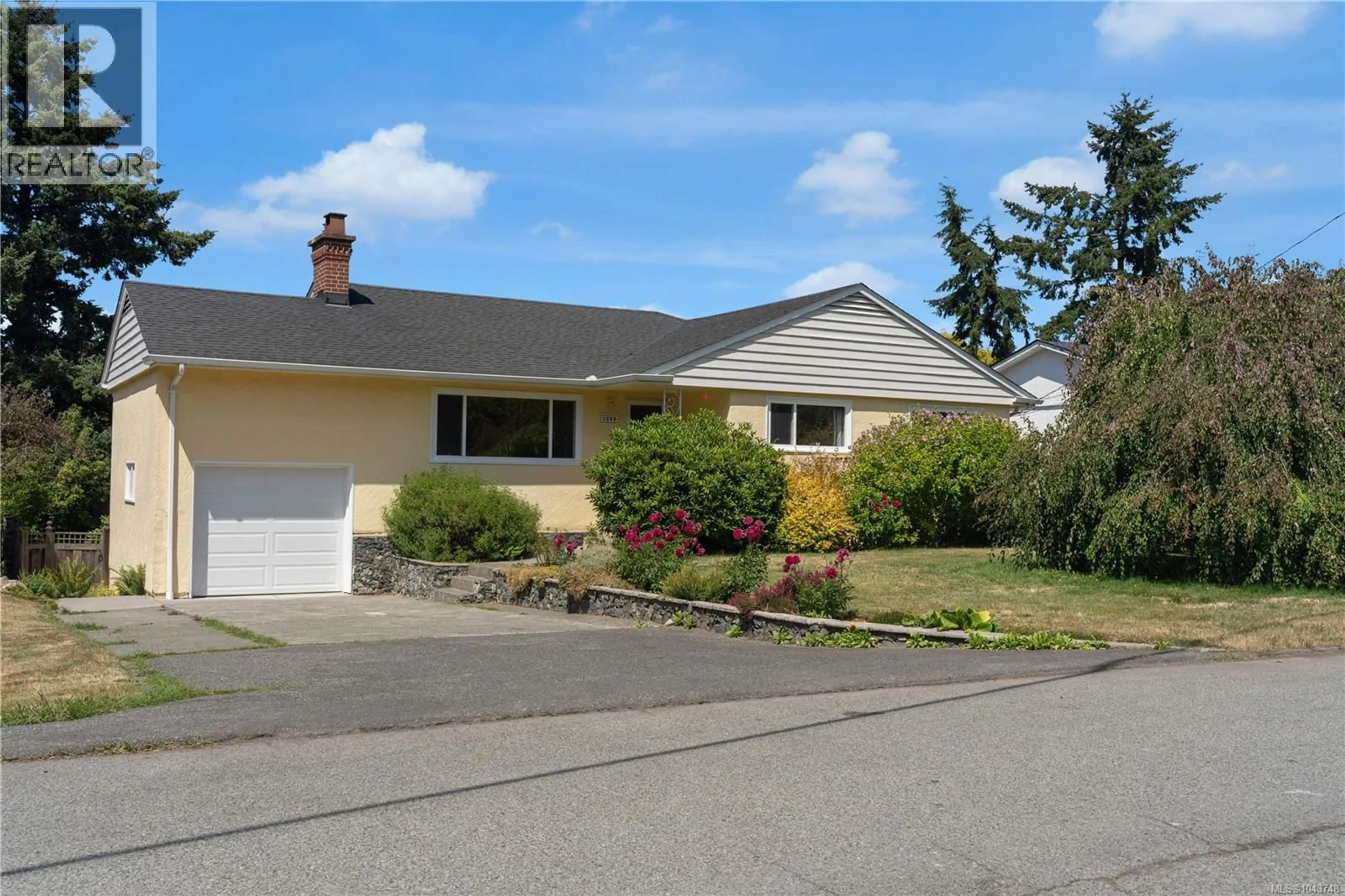 Home with vinyl exterior material, street for 1260 PALMER ROAD, Saanich British Columbia V8P2H7