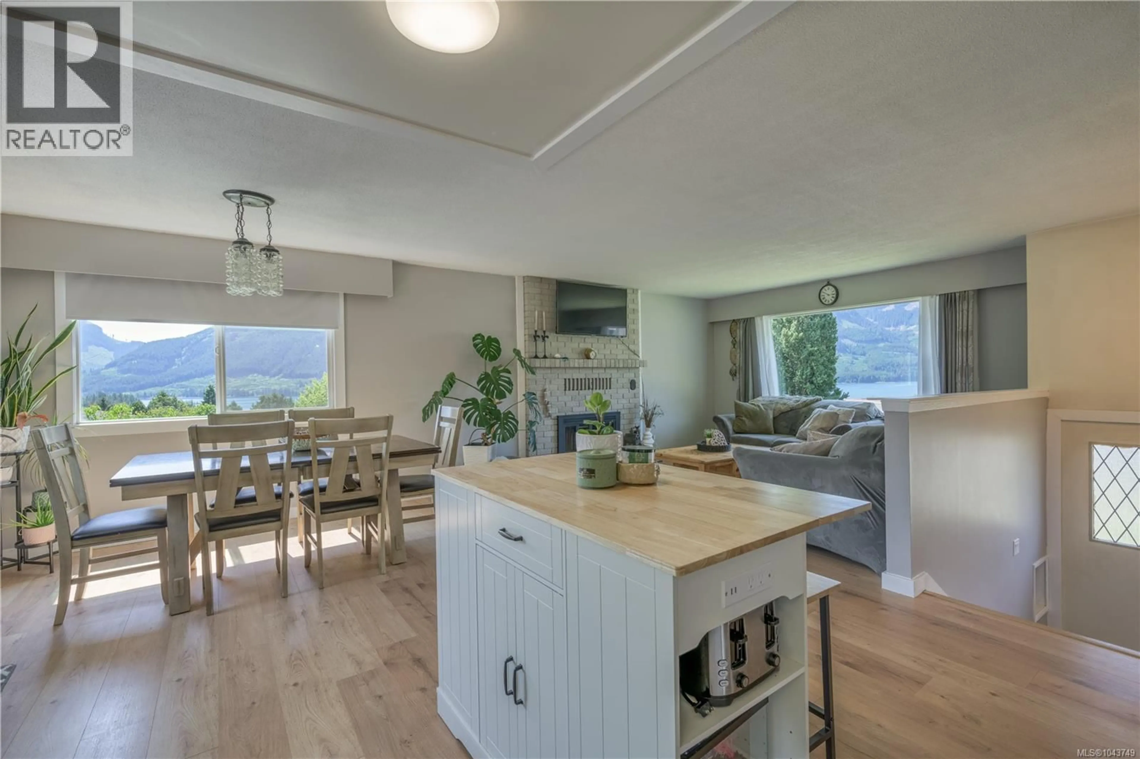 Open concept kitchen, wood/laminate floor for 978 RUPERT AVENUE, Port Alice British Columbia V0N2N0