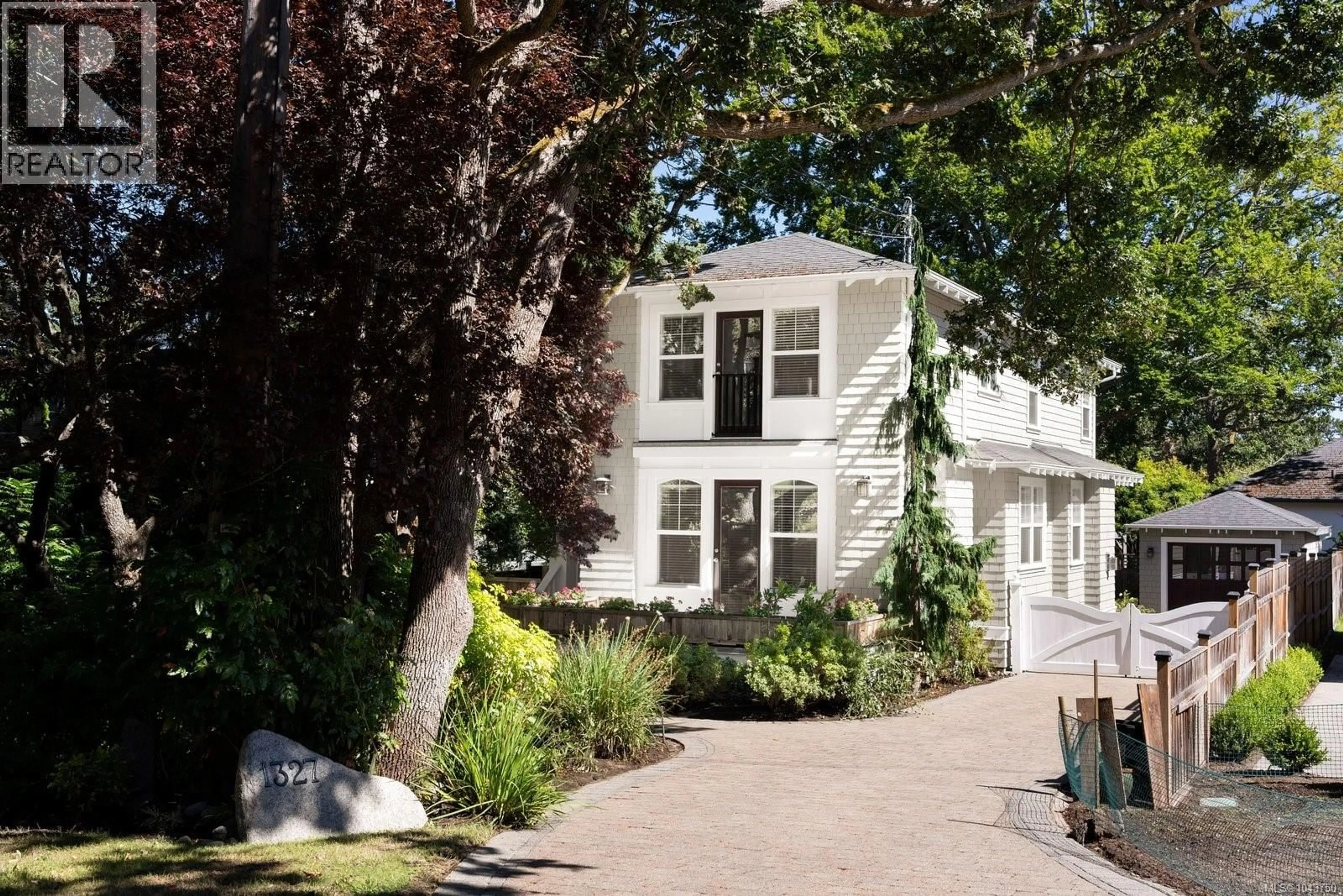 Unknown for 1327 TRANSIT ROAD, Oak Bay British Columbia V8V1V1
