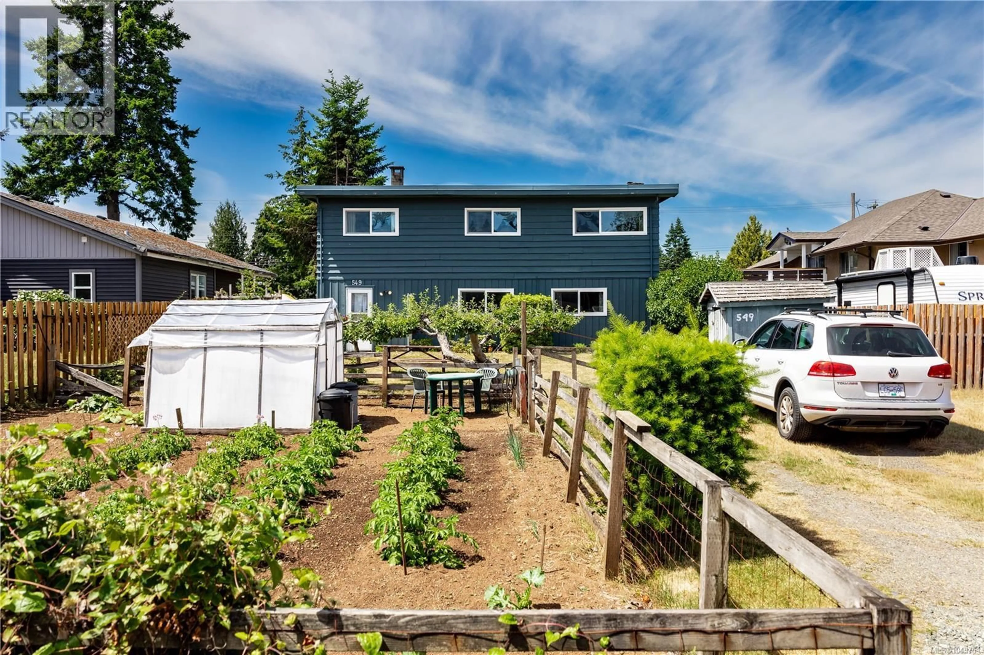 A pic from outside/outdoor area/front of a property/back of a property/a pic from drone, street for 549 DOGWOOD STREET, Campbell River British Columbia V9W2Y4