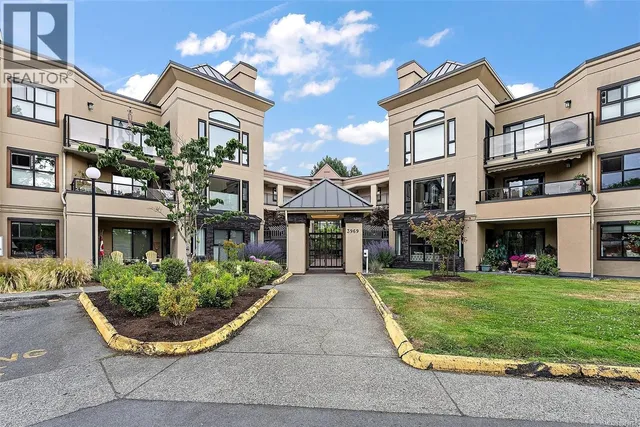 212 - 3969 SHELBOURNE STREET, Saanich 3