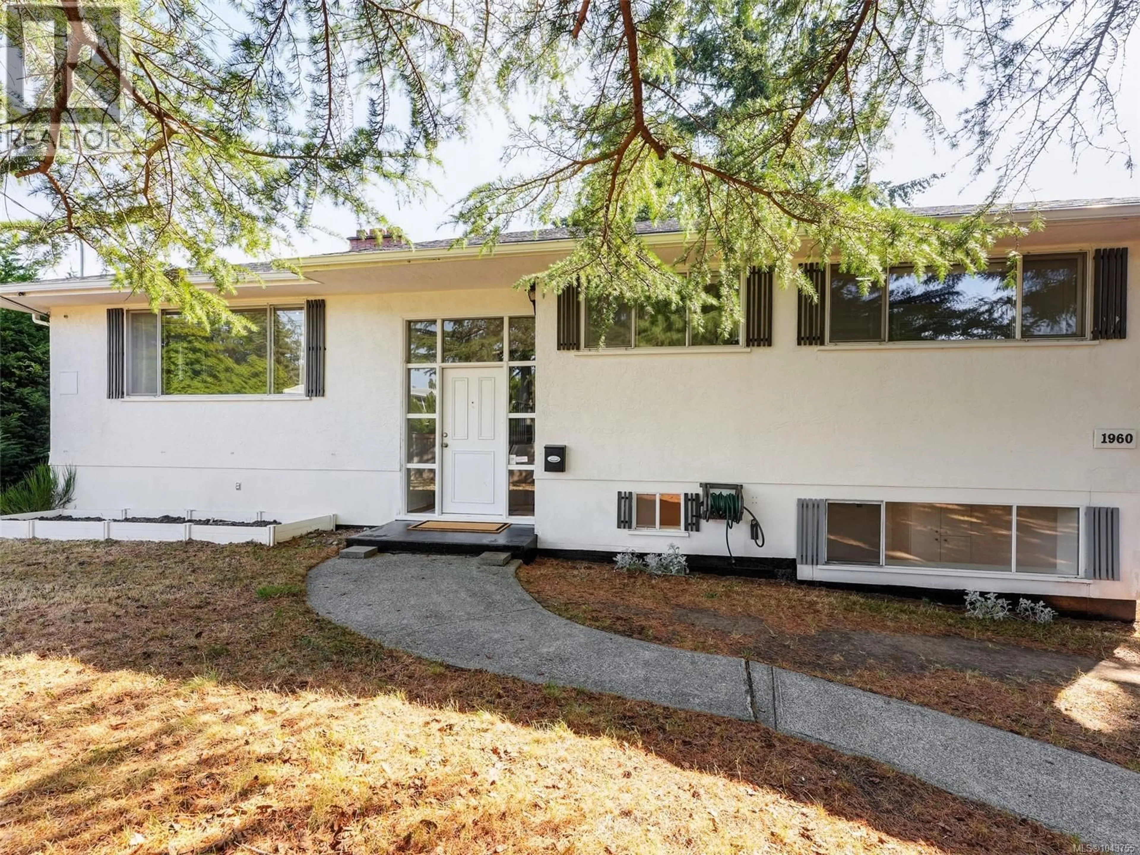 Home with vinyl exterior material, unknown for 1960 GRANDVIEW DRIVE, Saanich British Columbia V8N2V3