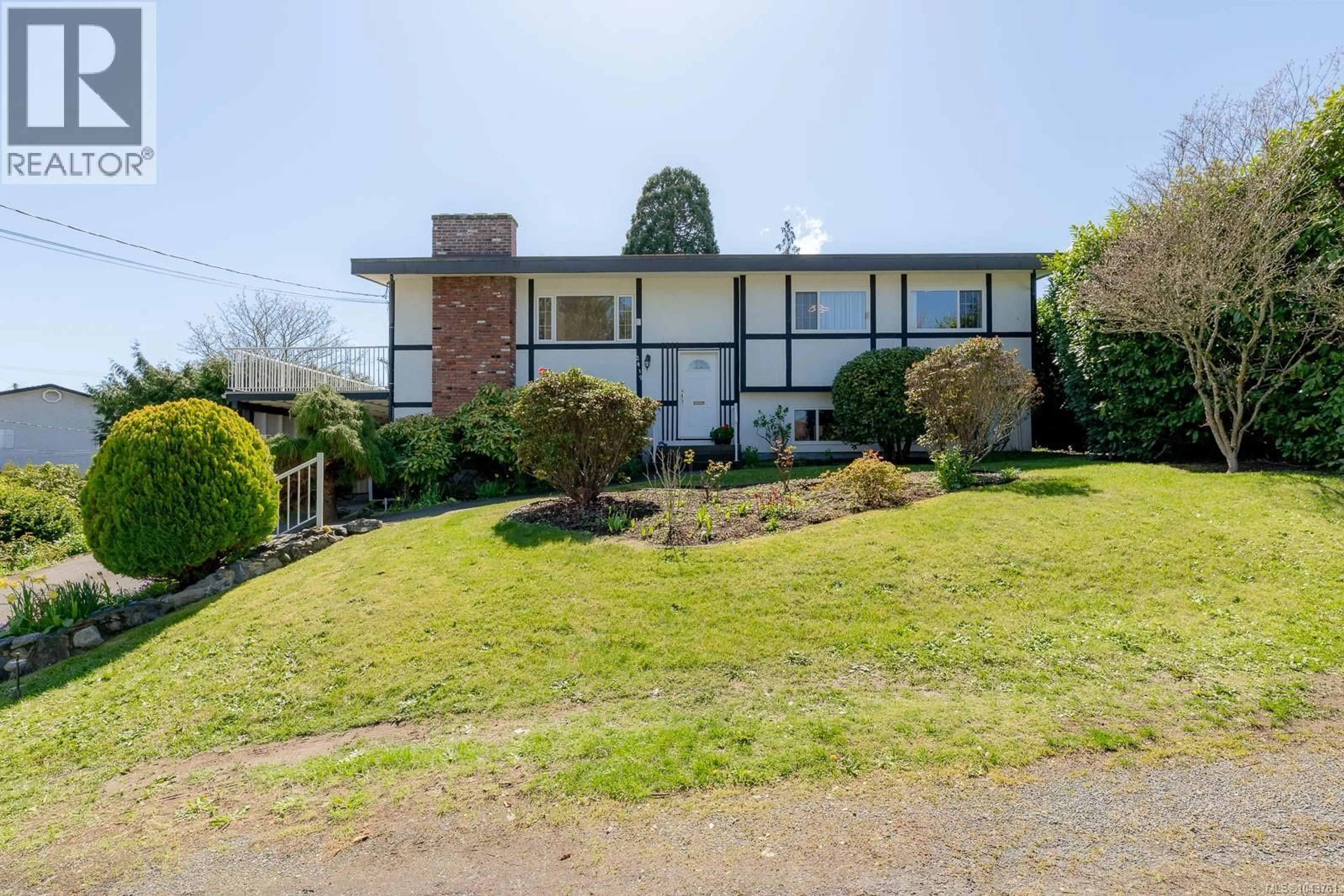 A pic from outside/outdoor area/front of a property/back of a property/a pic from drone, unknown for 2419 BARBARA PLACE, Central Saanich British Columbia V8Z5T6