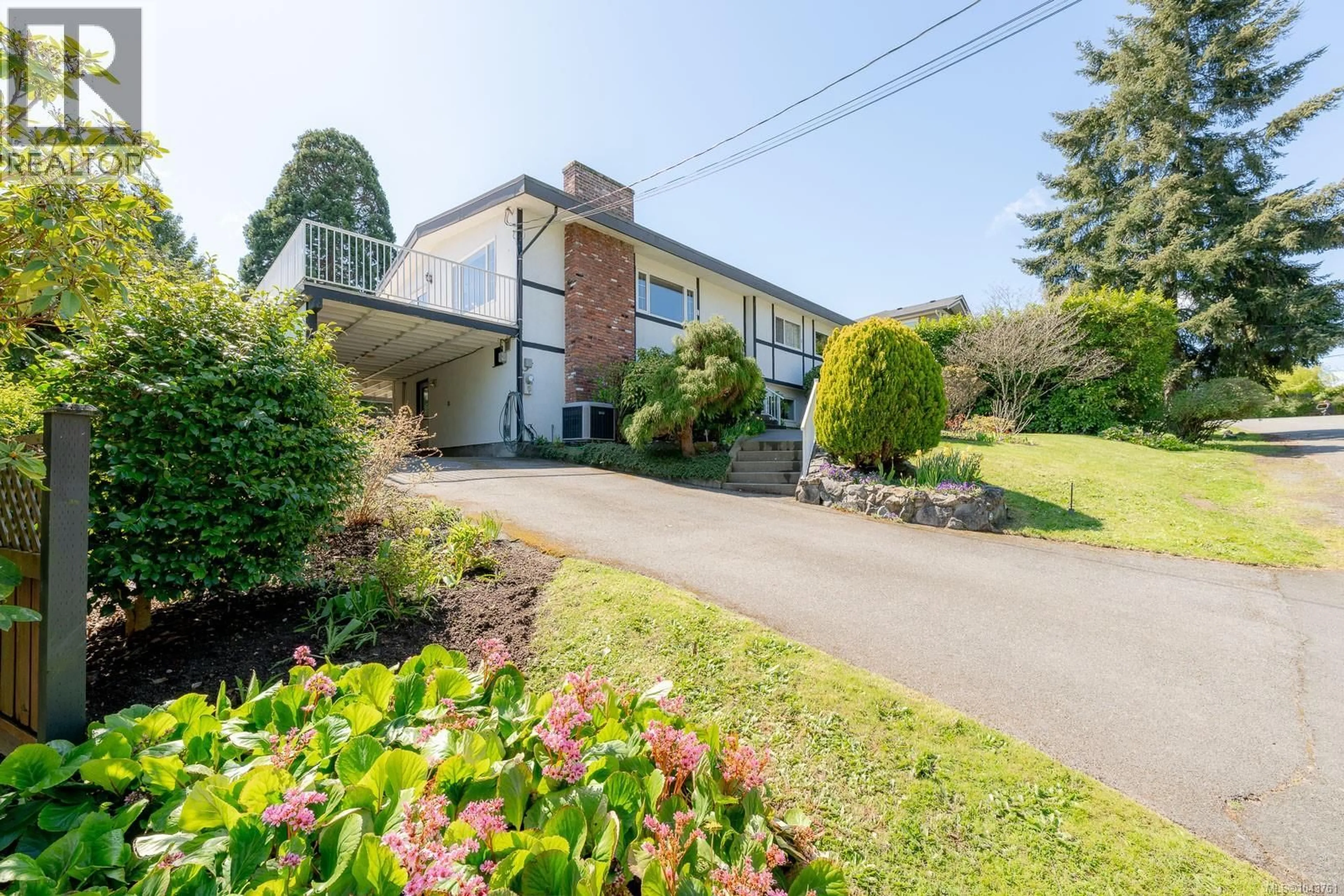 A pic from outside/outdoor area/front of a property/back of a property/a pic from drone, unknown for 2419 BARBARA PLACE, Central Saanich British Columbia V8Z5T6