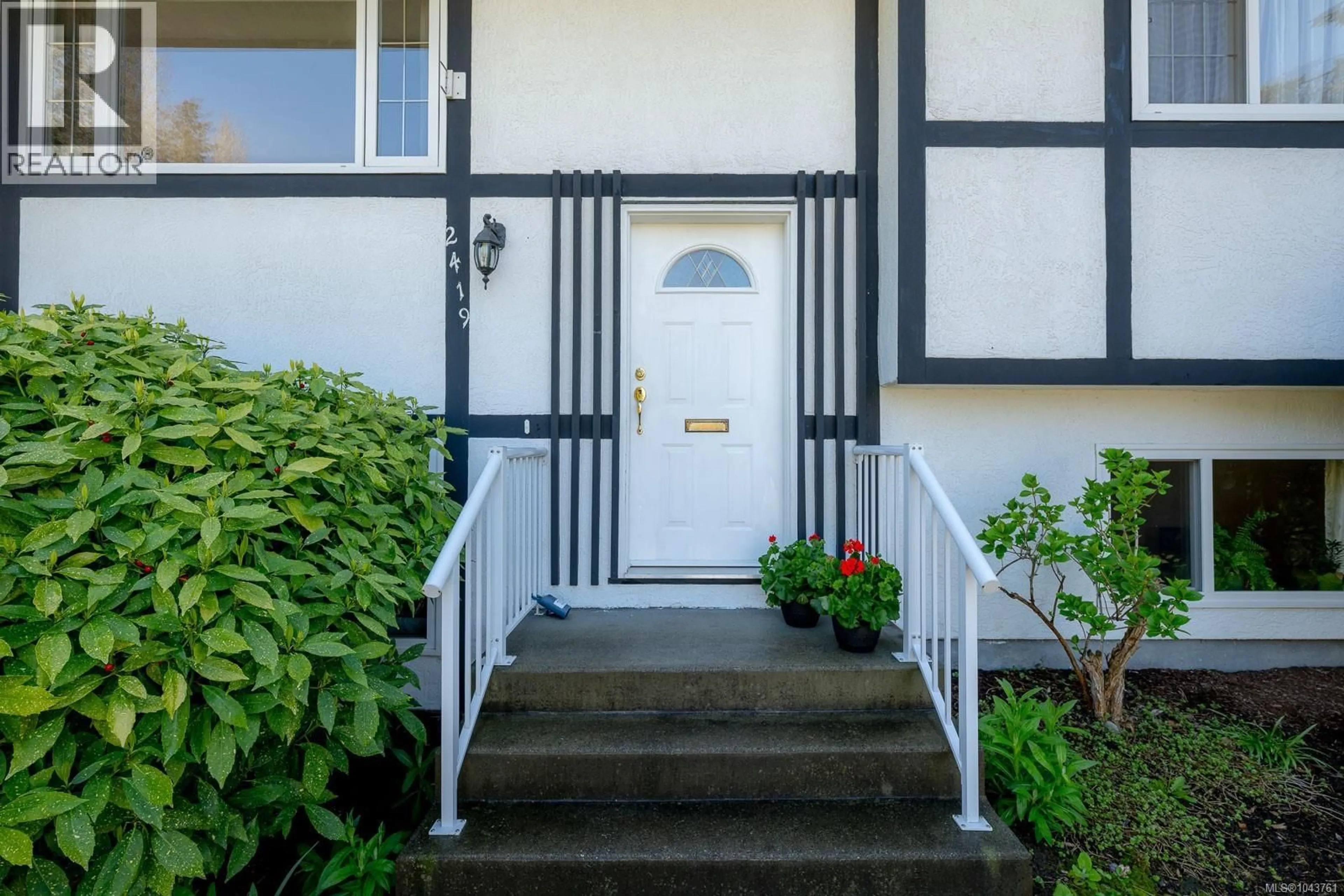 Indoor entryway for 2419 BARBARA PLACE, Central Saanich British Columbia V8Z5T6