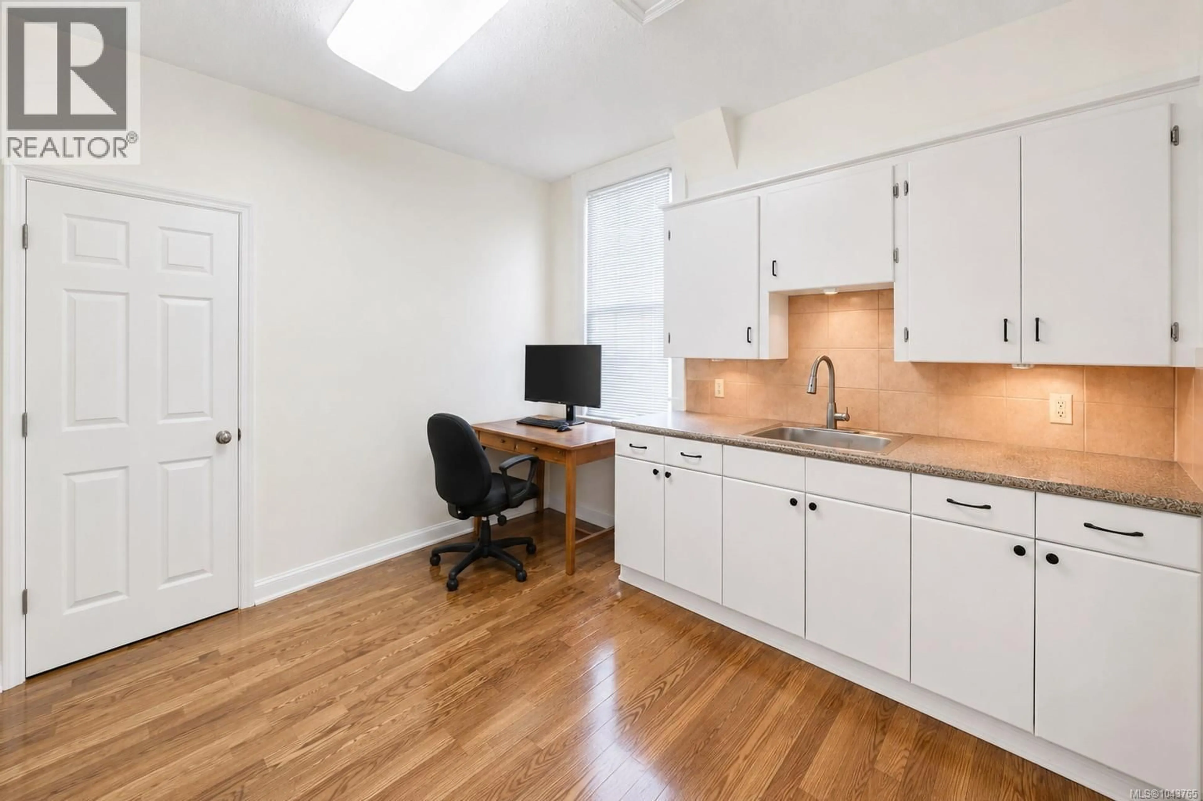 A pic of a room for 1120 CALEDONIA AVENUE, Victoria British Columbia V8T1G1