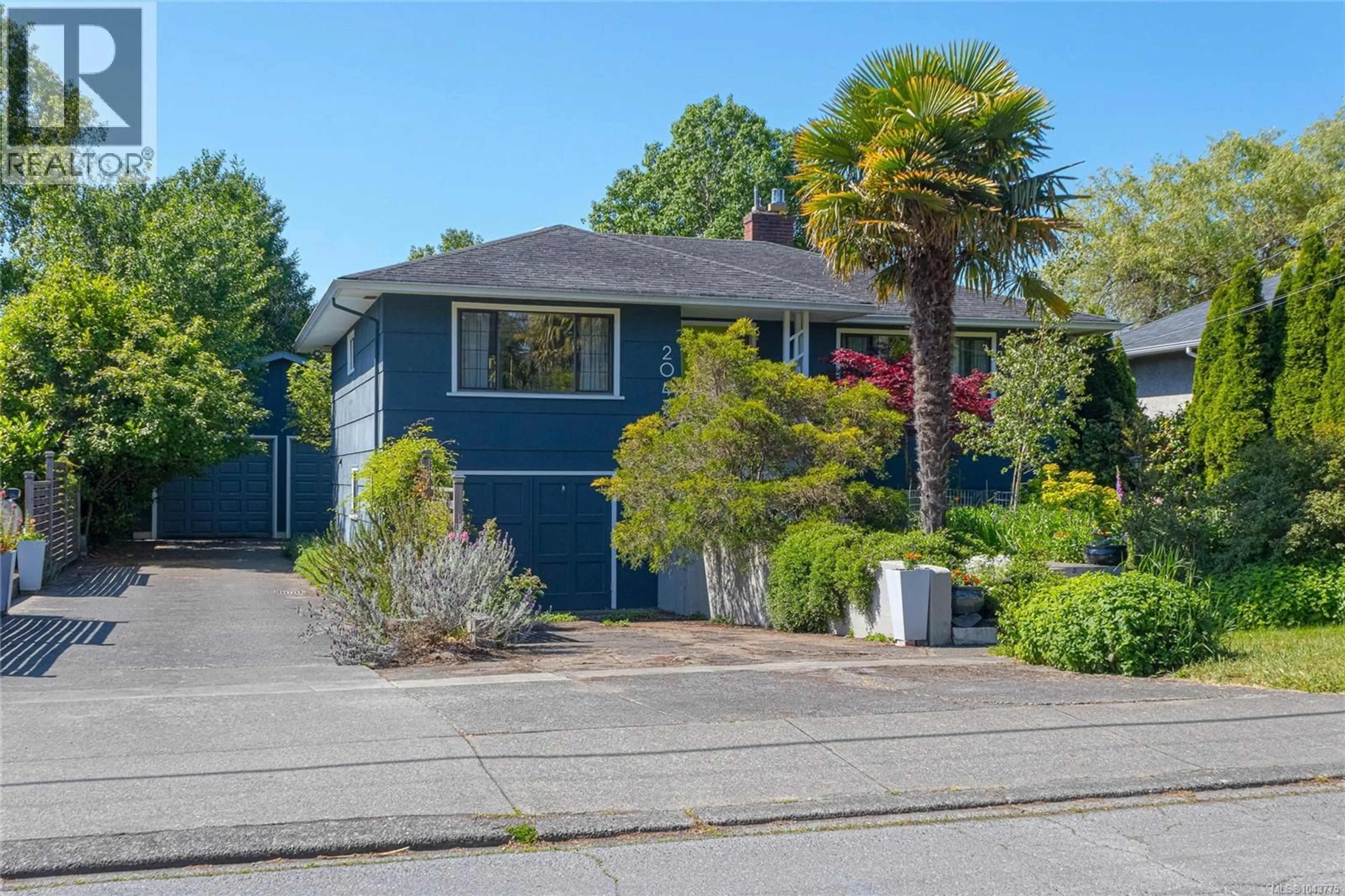 A pic from outside/outdoor area/front of a property/back of a property/a pic from drone, street for 2047 NEIL STREET, Oak Bay British Columbia V8R3E1