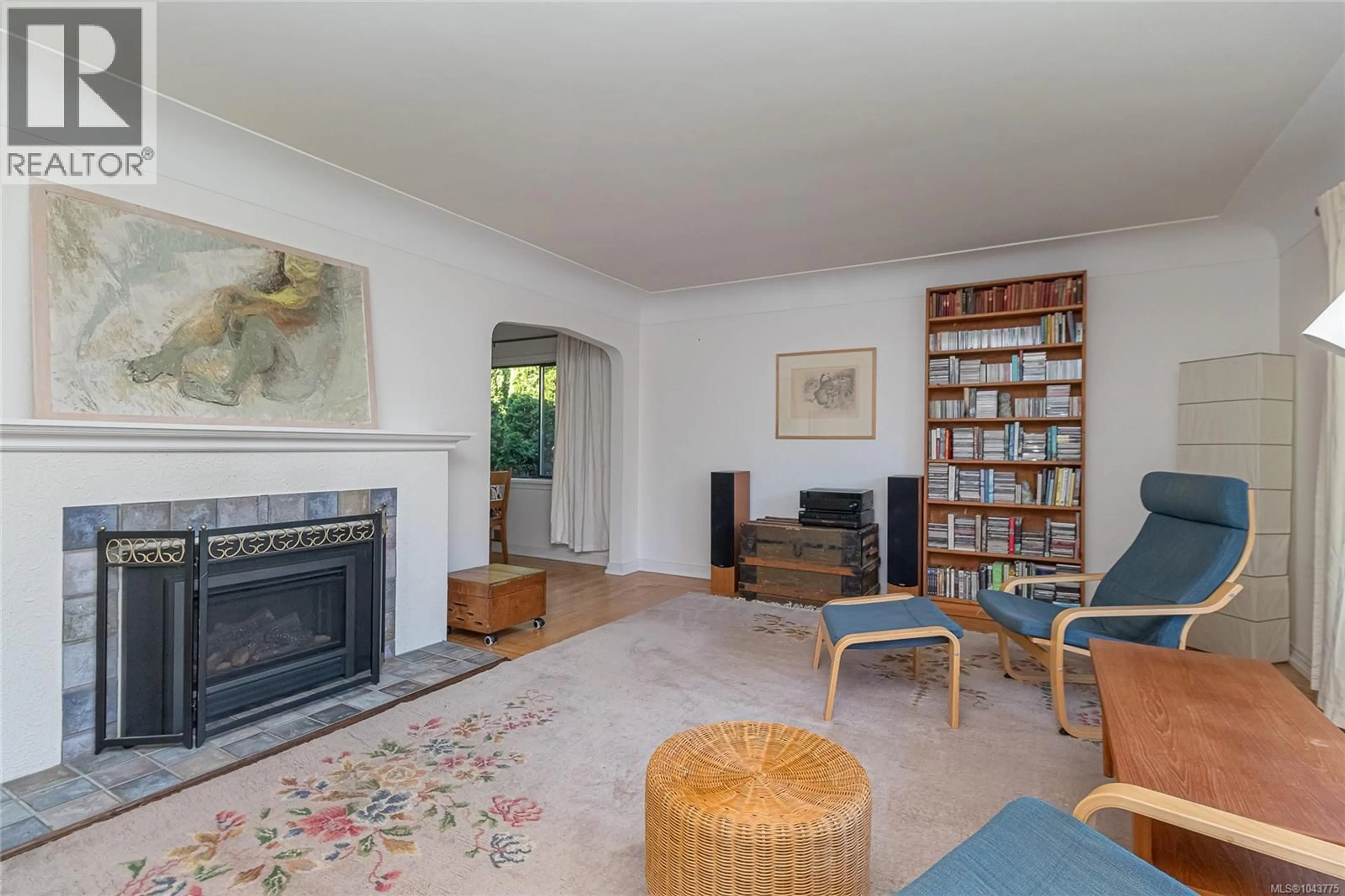 Living room with furniture, unknown for 2047 NEIL STREET, Oak Bay British Columbia V8R3E1