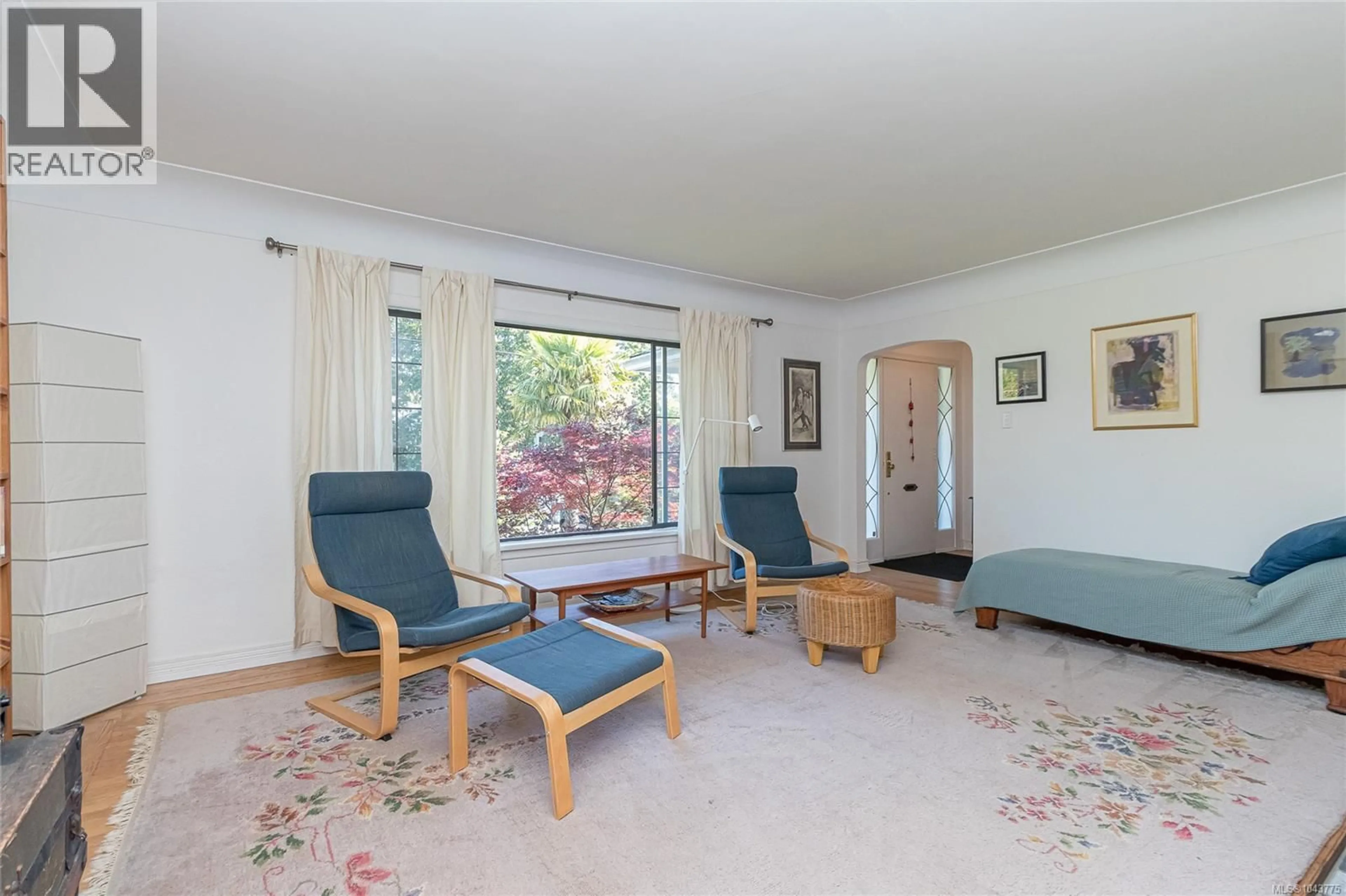 Living room with furniture, unknown for 2047 NEIL STREET, Oak Bay British Columbia V8R3E1