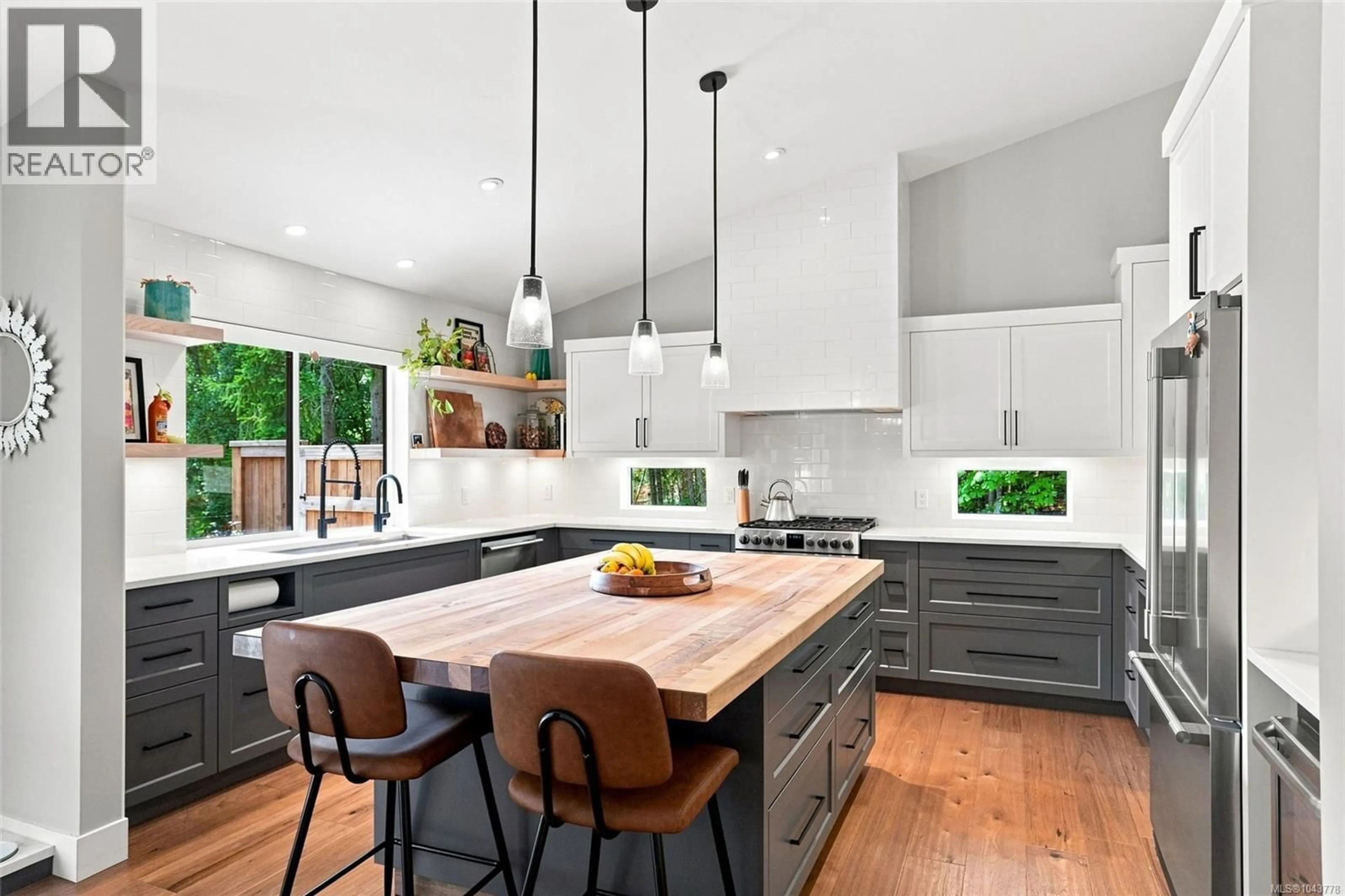 Contemporary kitchen, unknown for 2551 SCHIRRA DRIVE, Nanoose Bay British Columbia V9P9J9