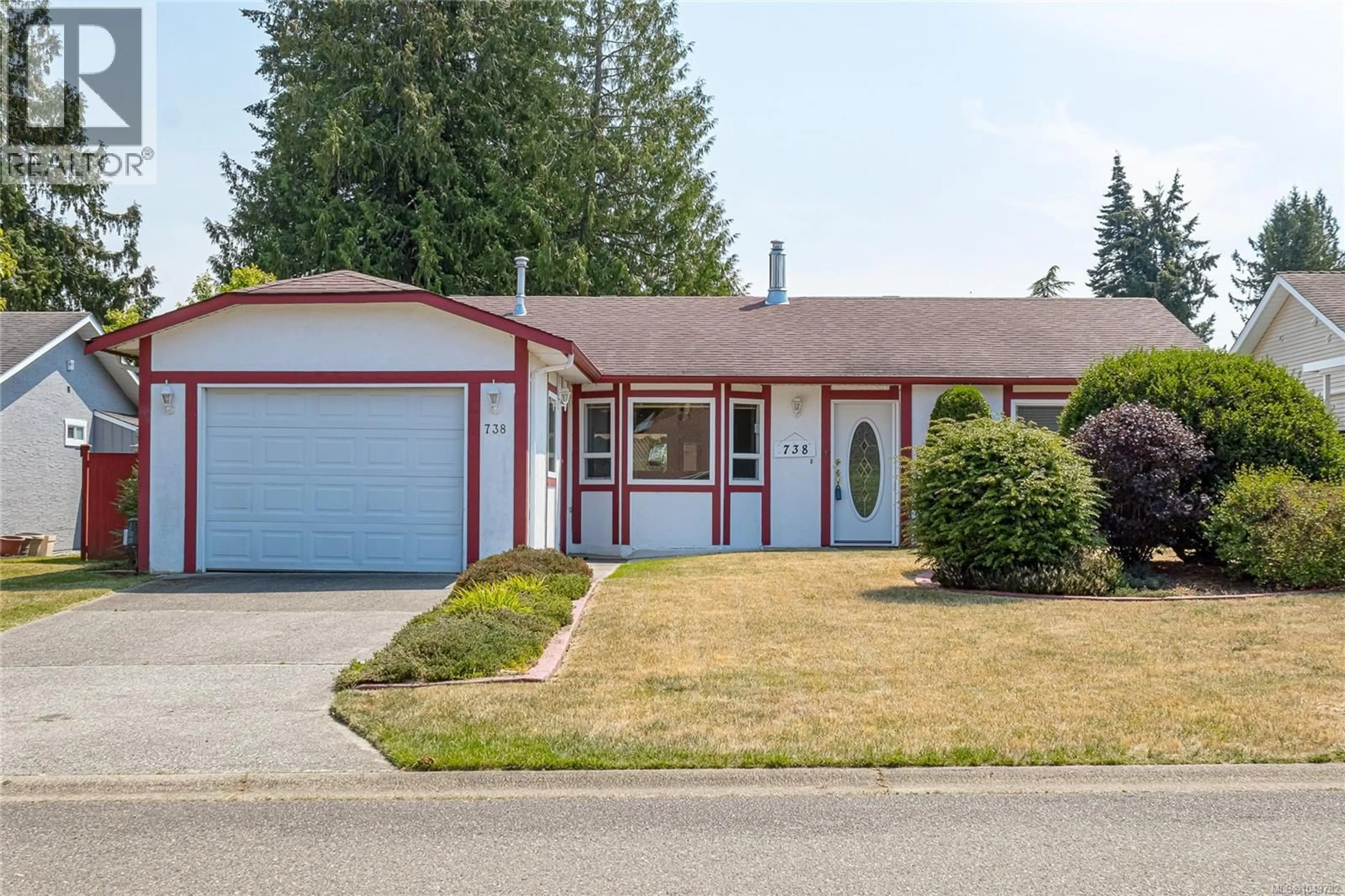 Home with vinyl exterior material, street for 738 SORIEL ROAD, Parksville British Columbia V9P1B5
