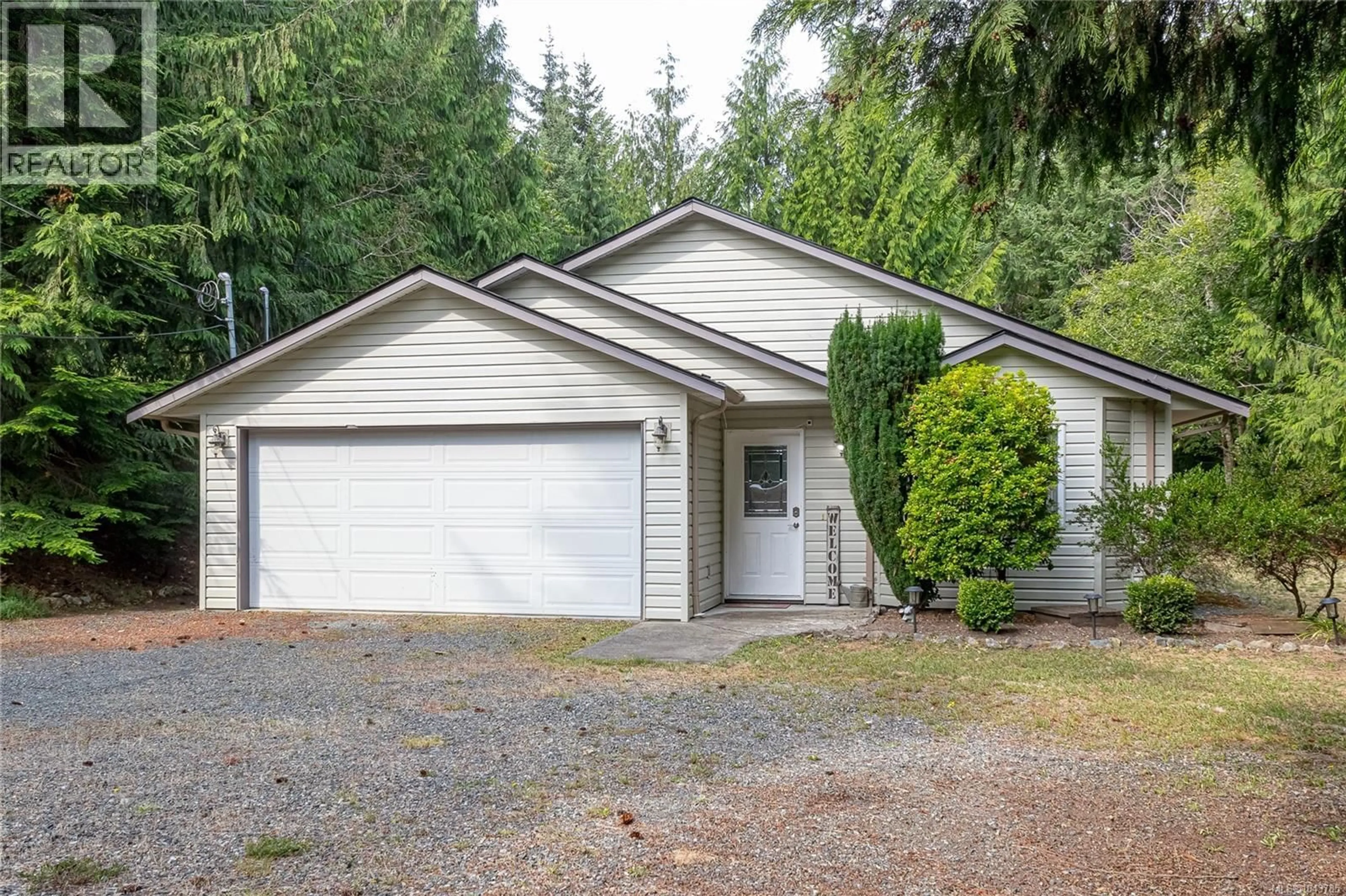 Home with vinyl exterior material, street for 1567 LAURA'S LOOP, Qualicum Beach British Columbia V9K2S3