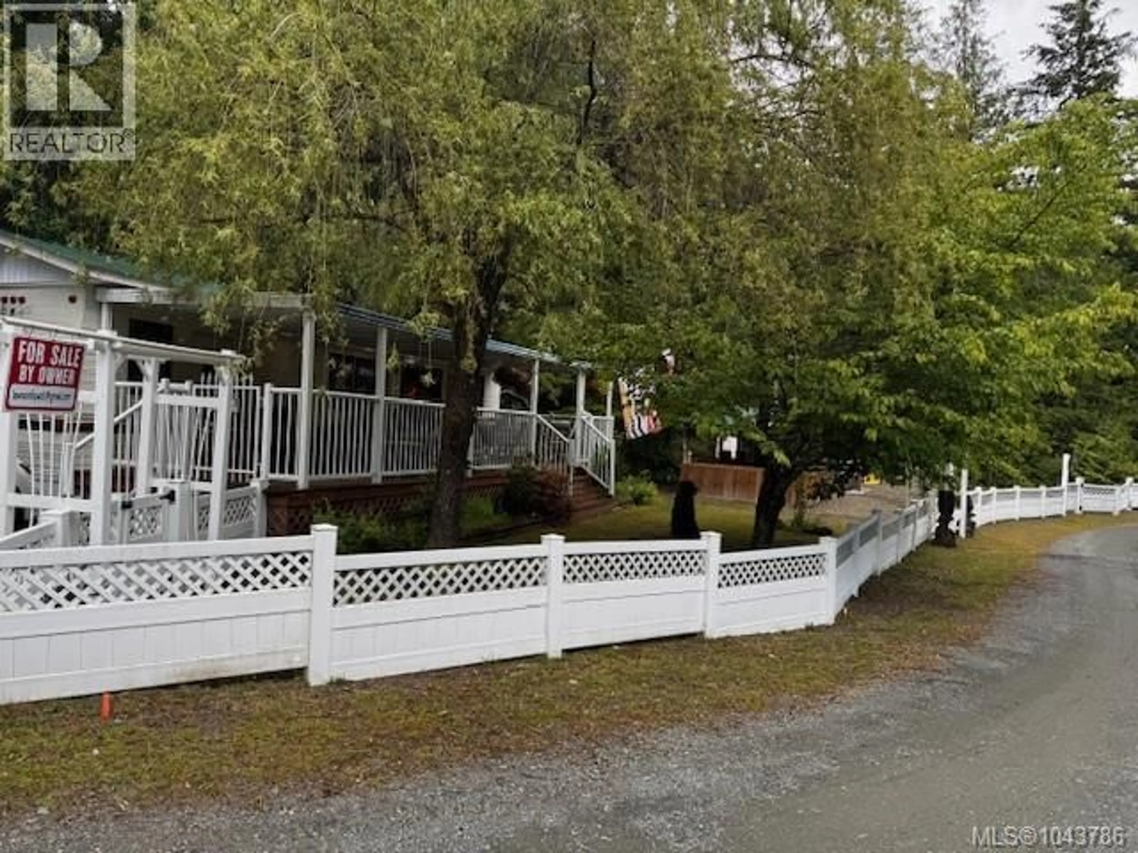 A pic from outside/outdoor area/front of a property/back of a property/a pic from drone, unknown for D4 - 2650 TURNBULL ROAD, Qualicum Beach British Columbia V9K2R2
