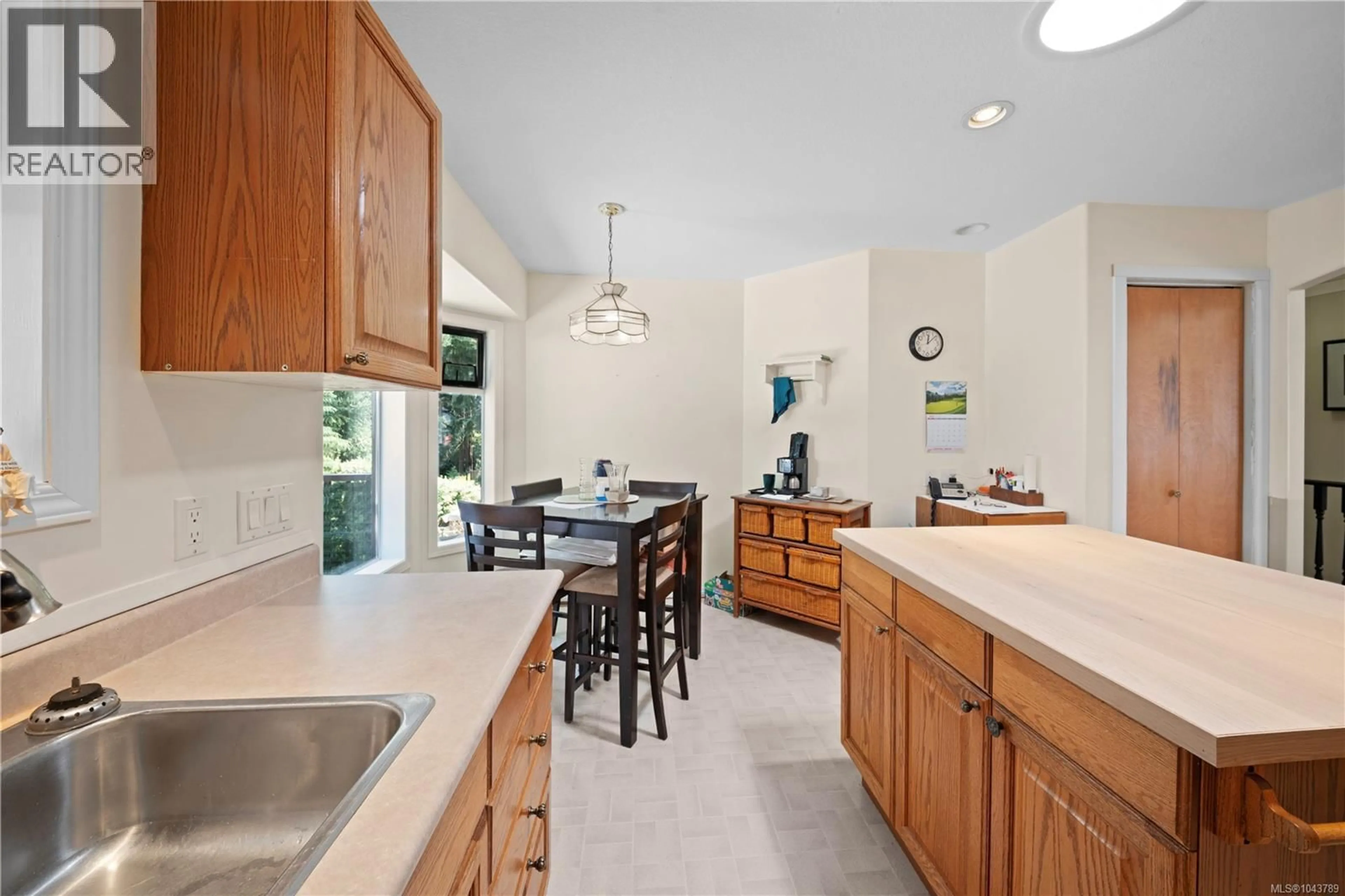 Open concept kitchen, ceramic/tile floor for 5334 GEORGIAVIEW CRESCENT, Nanaimo British Columbia V9T5Z7