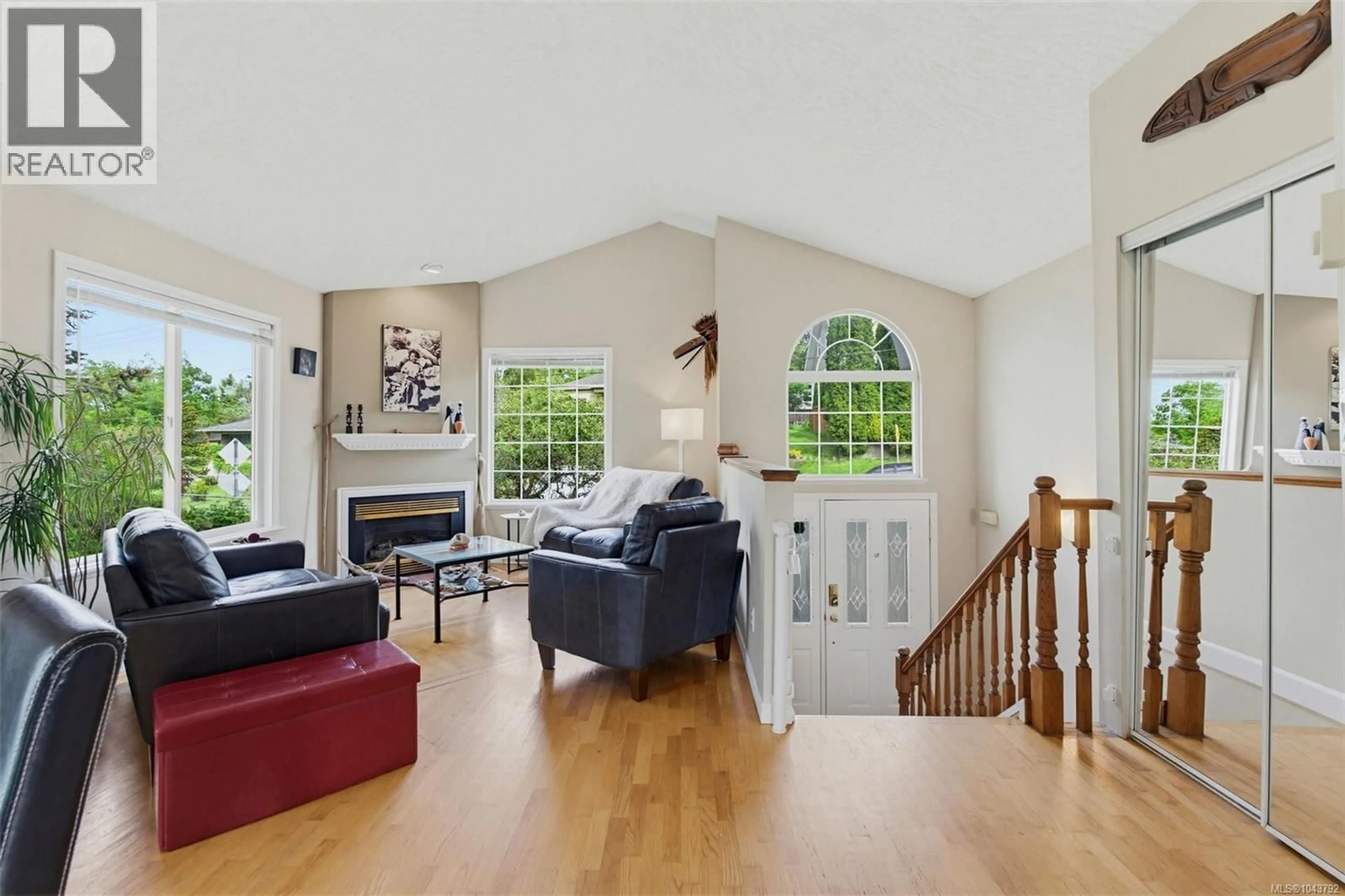 Living room with furniture, unknown for 840 TILLICUM ROAD, Esquimalt British Columbia V9A1Z7