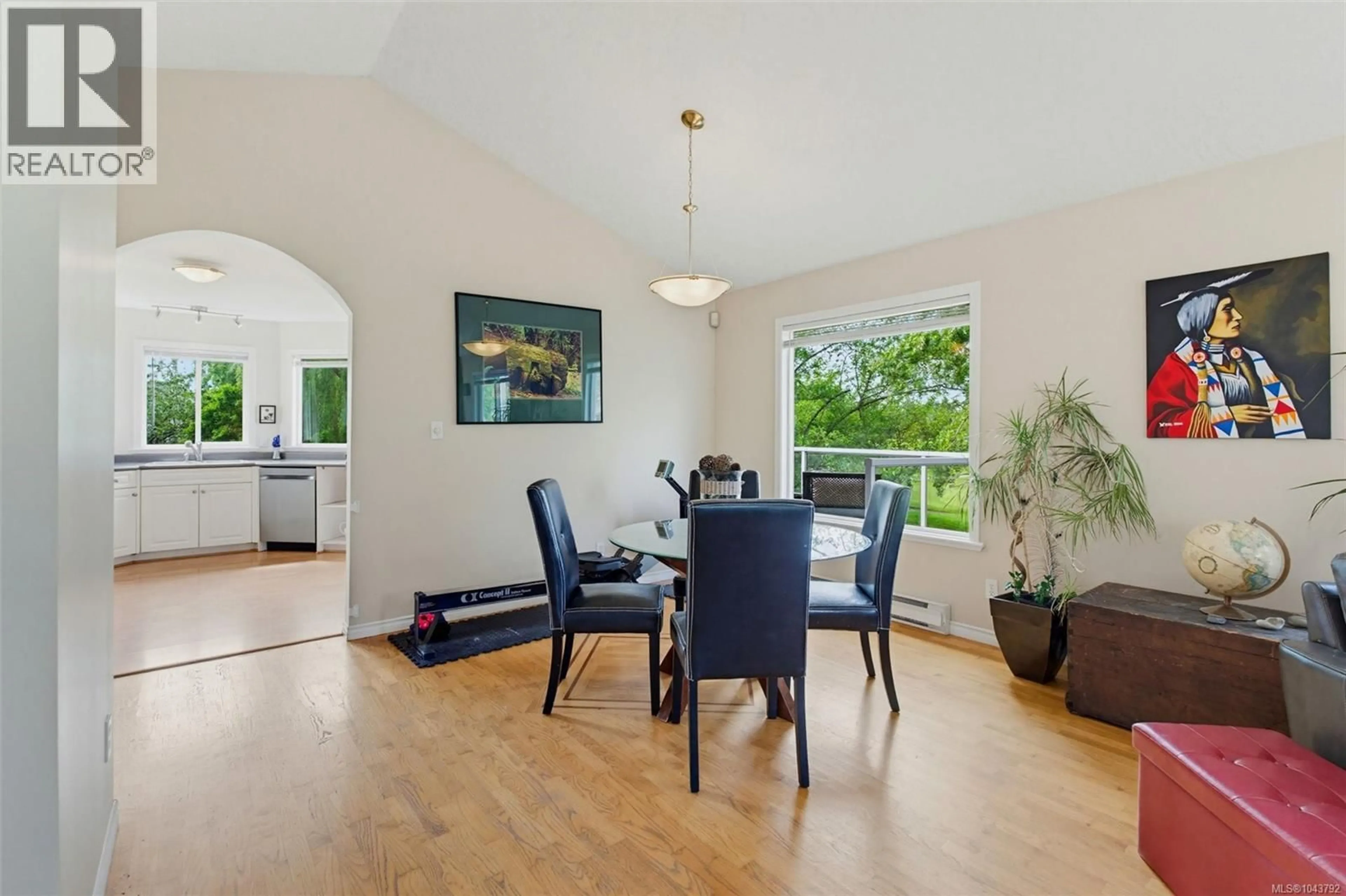 Dining room, wood/laminate floor for 840 TILLICUM ROAD, Esquimalt British Columbia V9A1Z7