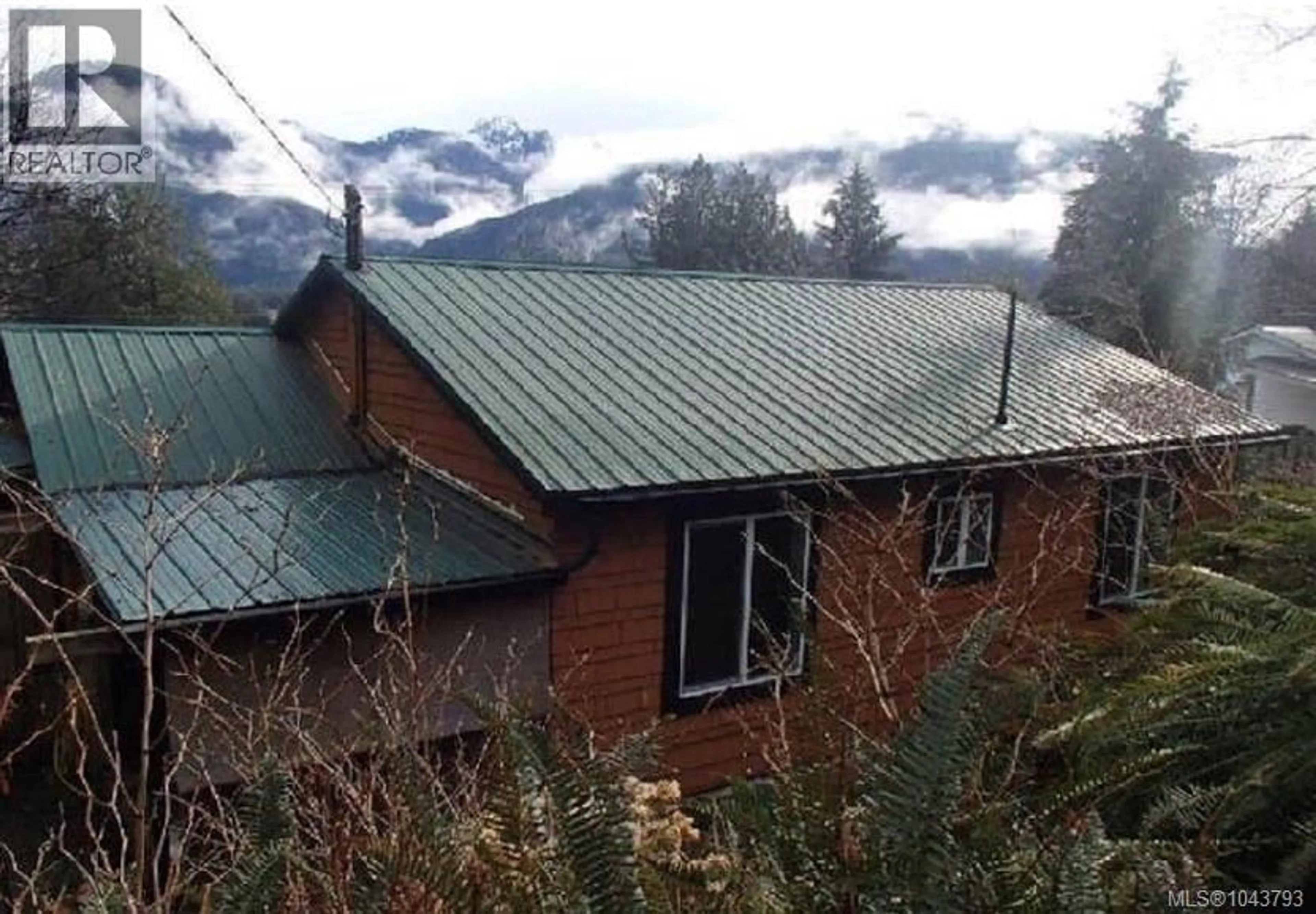 A pic from outside/outdoor area/front of a property/back of a property/a pic from drone, mountain view for 948 MAQUINNA DRIVE SOUTH, Tahsis British Columbia V0P1X0
