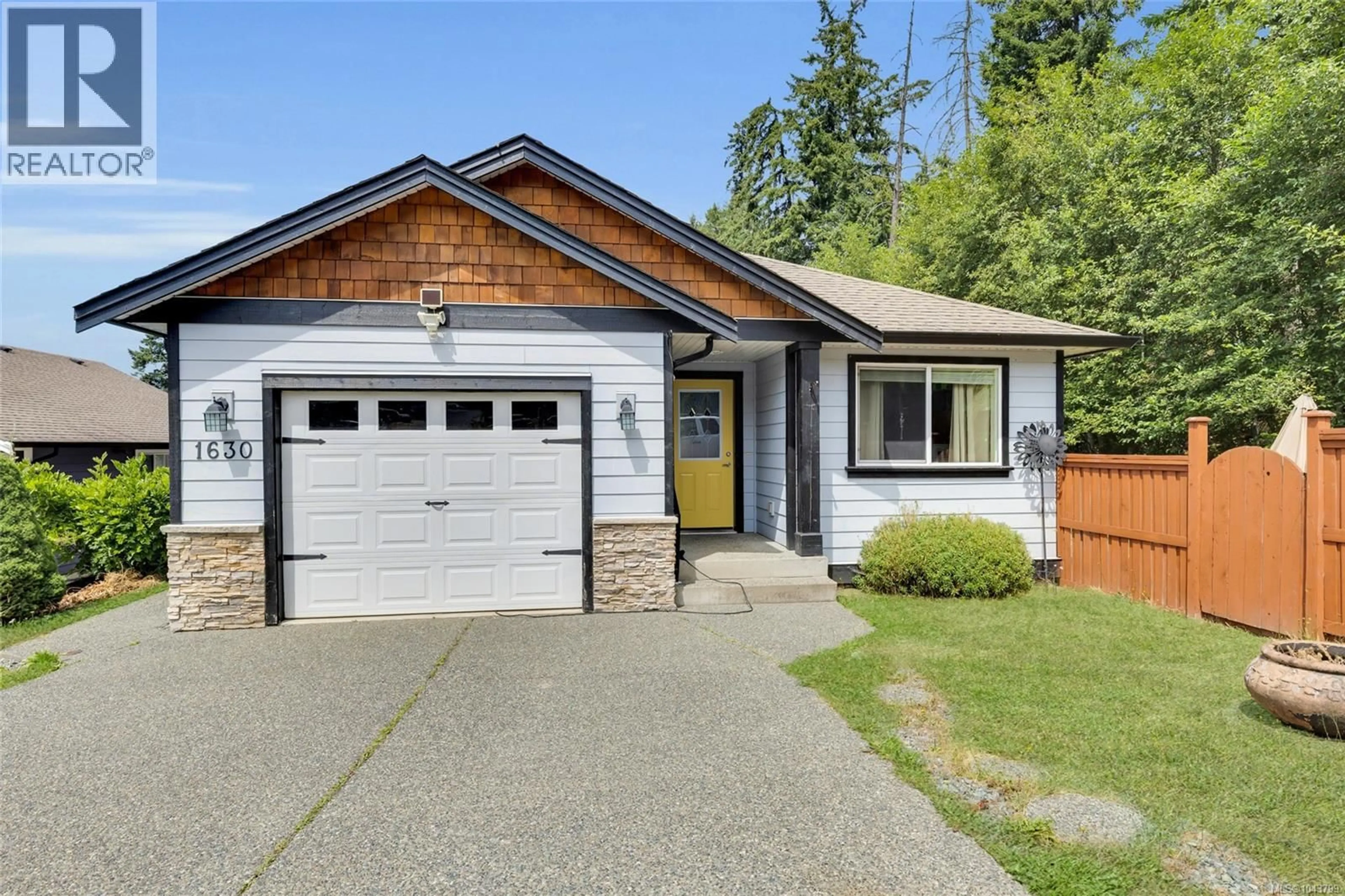 Home with vinyl exterior material, street for 1630 KRISTIN WAY, Shawnigan Lake British Columbia V8H2H8
