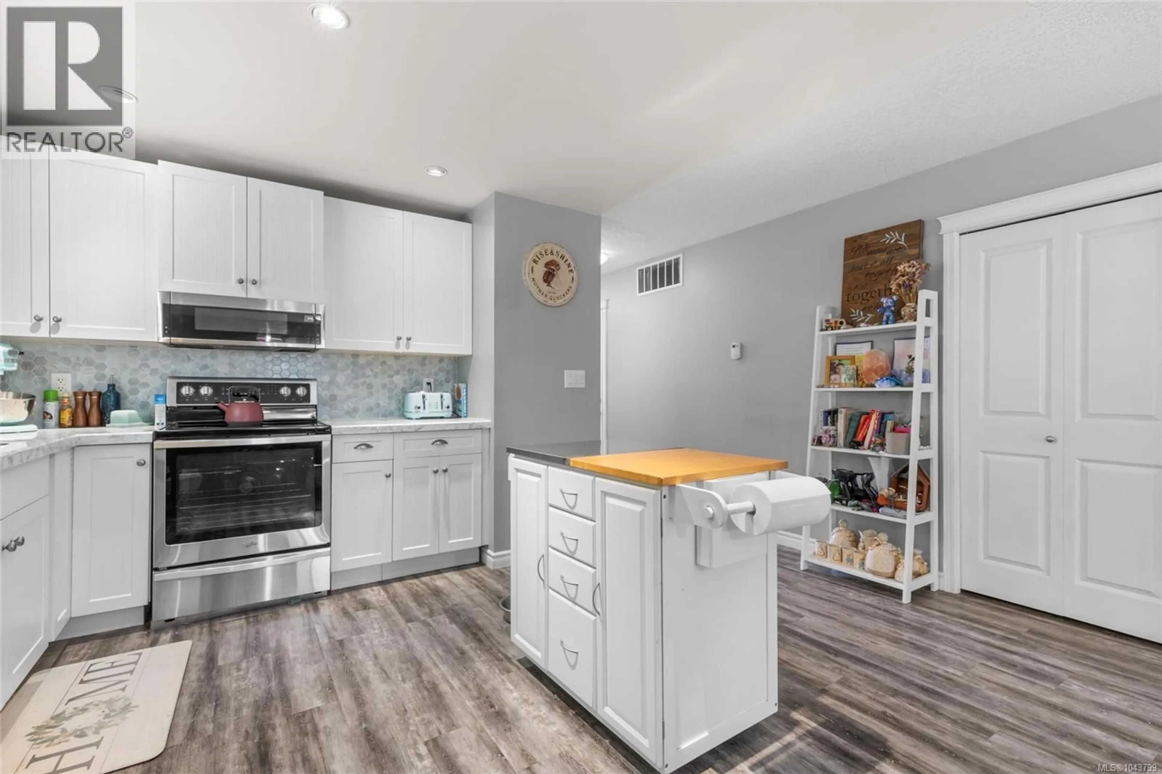 Open concept kitchen, unknown for 1630 KRISTIN WAY, Shawnigan Lake British Columbia V8H2H8