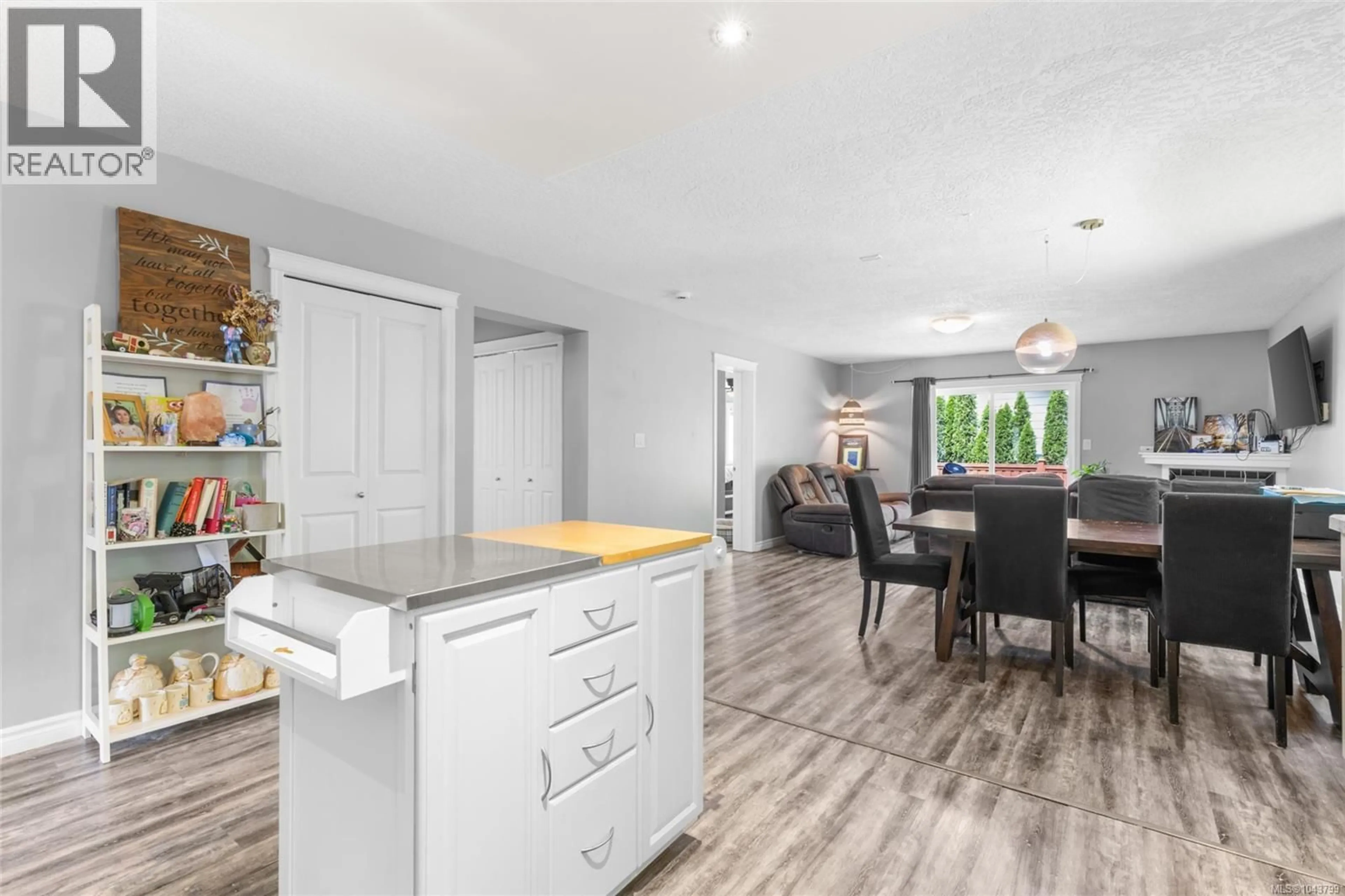Open concept kitchen, unknown for 1630 KRISTIN WAY, Shawnigan Lake British Columbia V8H2H8