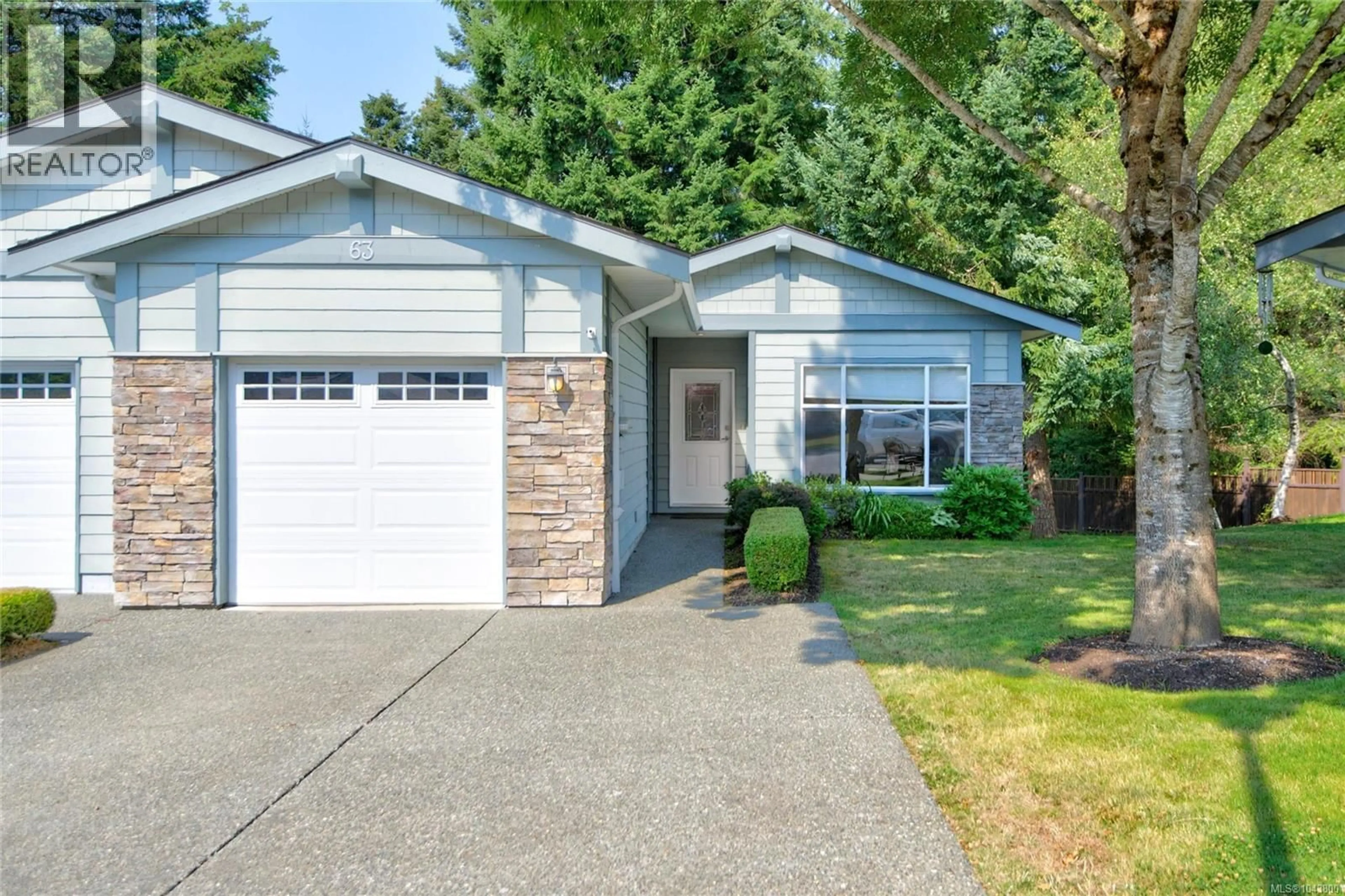 Home with vinyl exterior material, street for 63 - 2001 BLUE JAY PLACE, Courtenay British Columbia V9N4A8