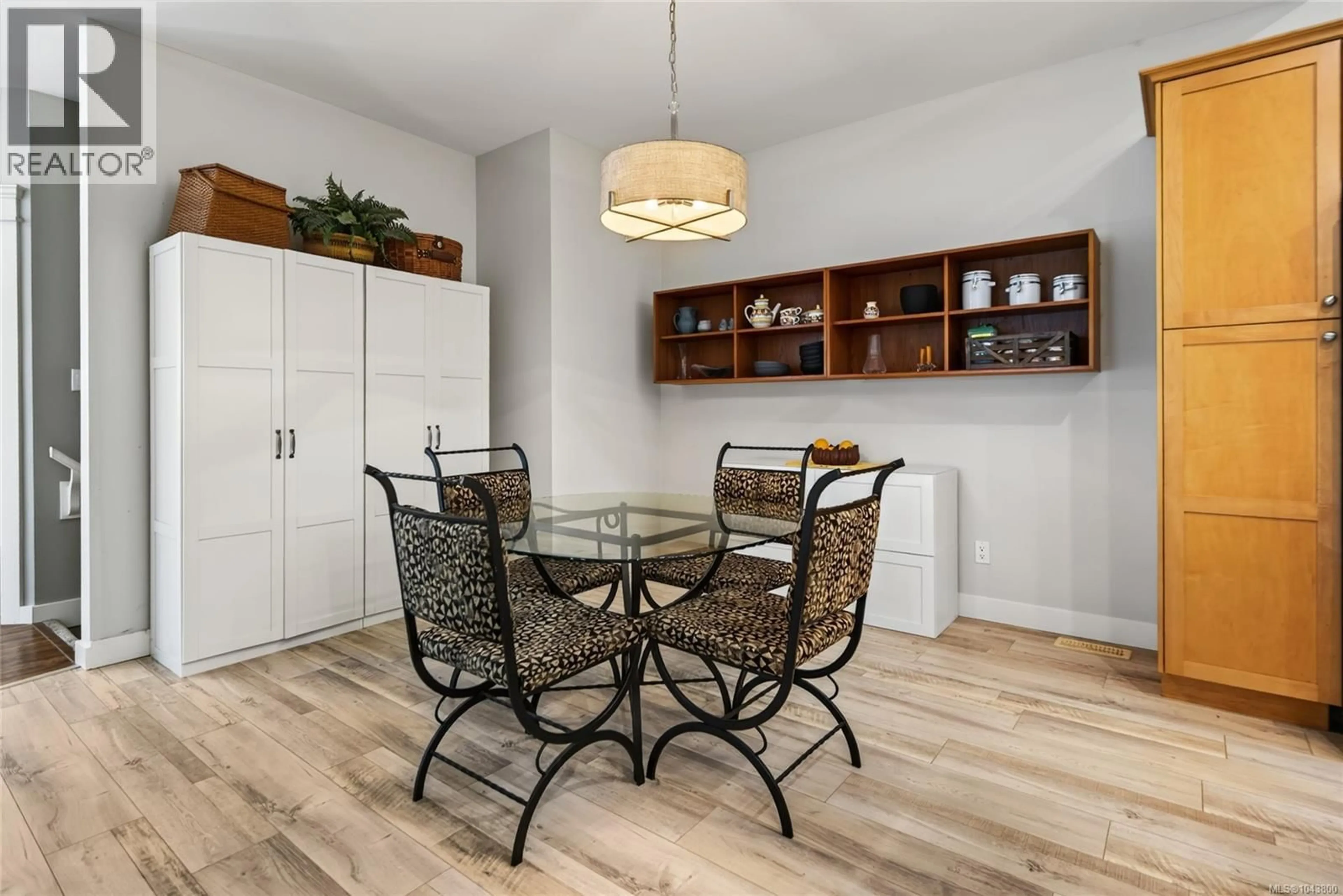 Dining room, wood/laminate floor for 63 - 2001 BLUE JAY PLACE, Courtenay British Columbia V9N4A8