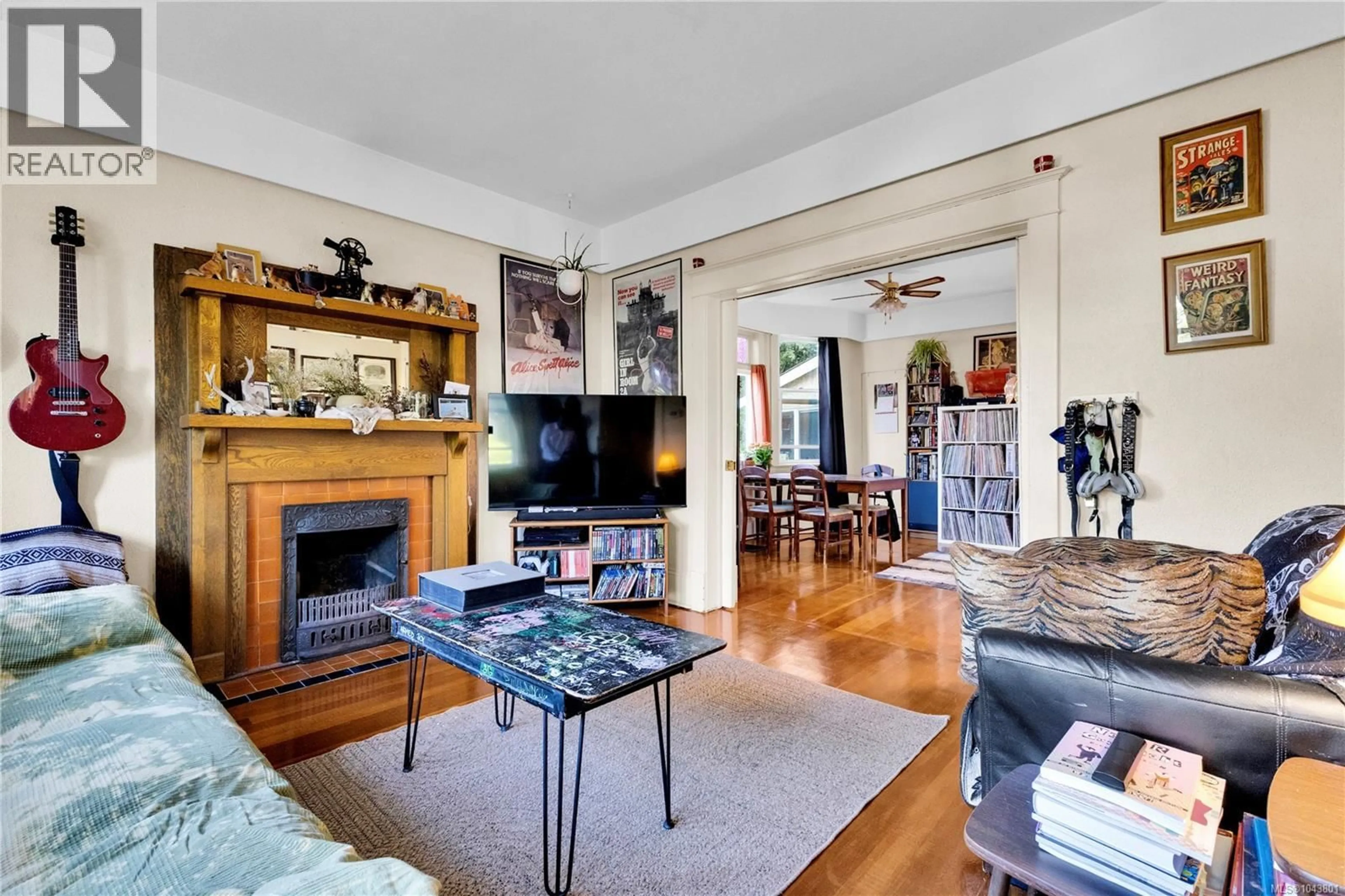 Living room with furniture, unknown for 2726 PRIOR STREET, Victoria British Columbia V8T3Y1