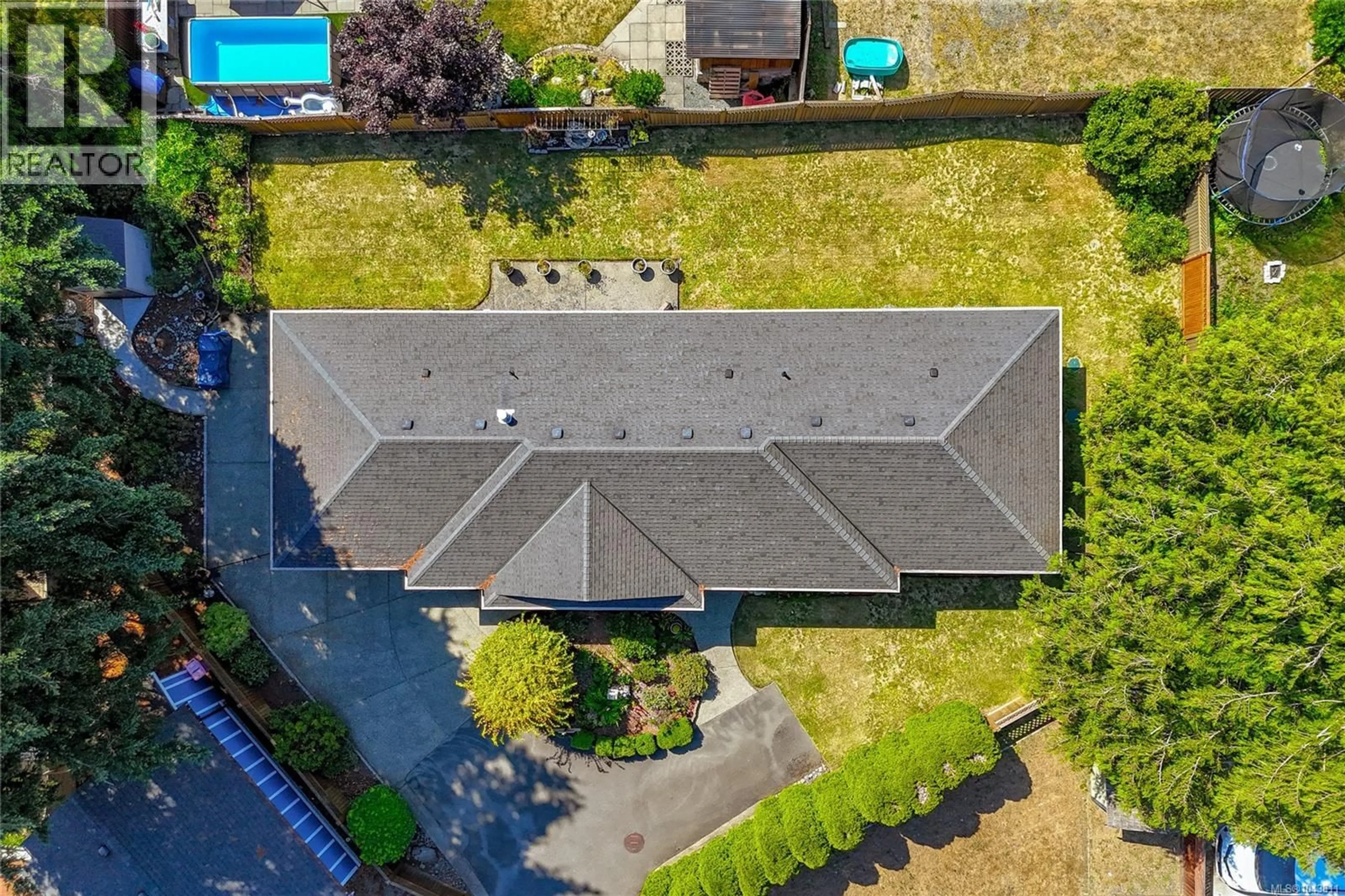A pic from outside/outdoor area/front of a property/back of a property/a pic from drone, street for 2964 PICKFORD ROAD, Colwood British Columbia V9B2K7
