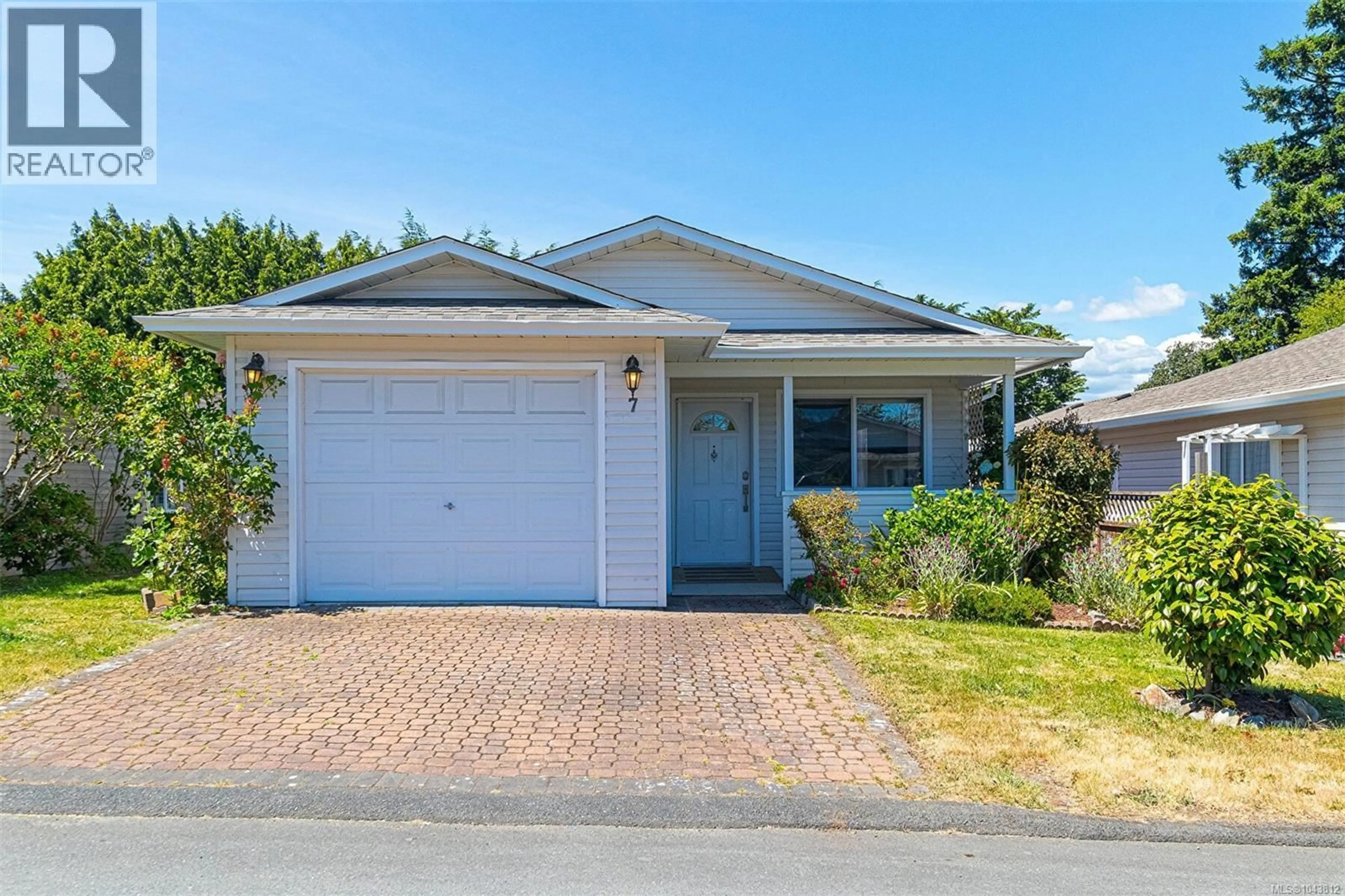 Home with vinyl exterior material, street for 7 EAGLE LANE, View Royal British Columbia V9A7M2