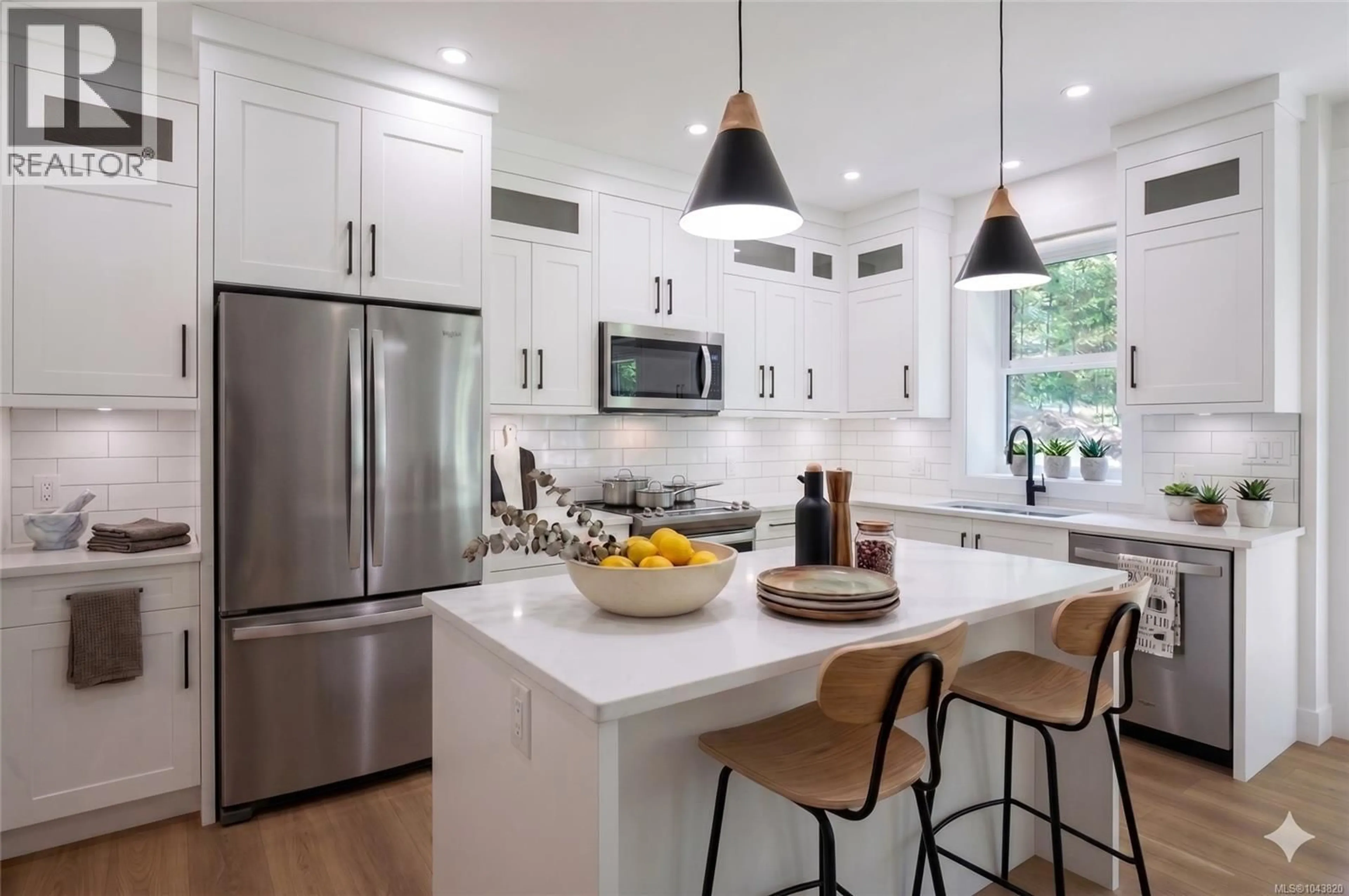 Contemporary kitchen, unknown for 8019 RIDGE ROAD, Lantzville British Columbia V0R2H0
