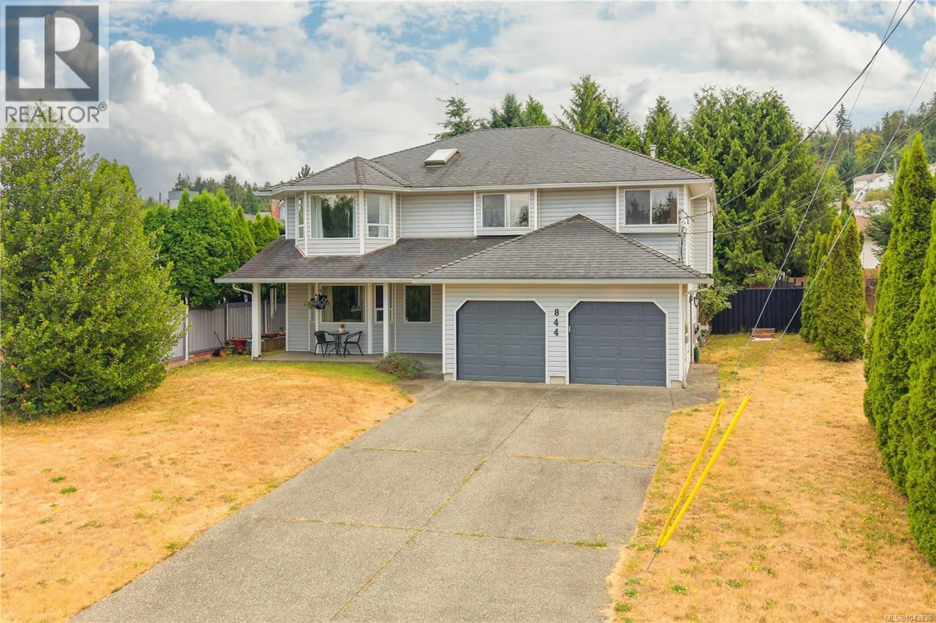 A pic from outside/outdoor area/front of a property/back of a property/a pic from drone, street for 844 THERRES CRESCENT, Ladysmith British Columbia V9G1N5