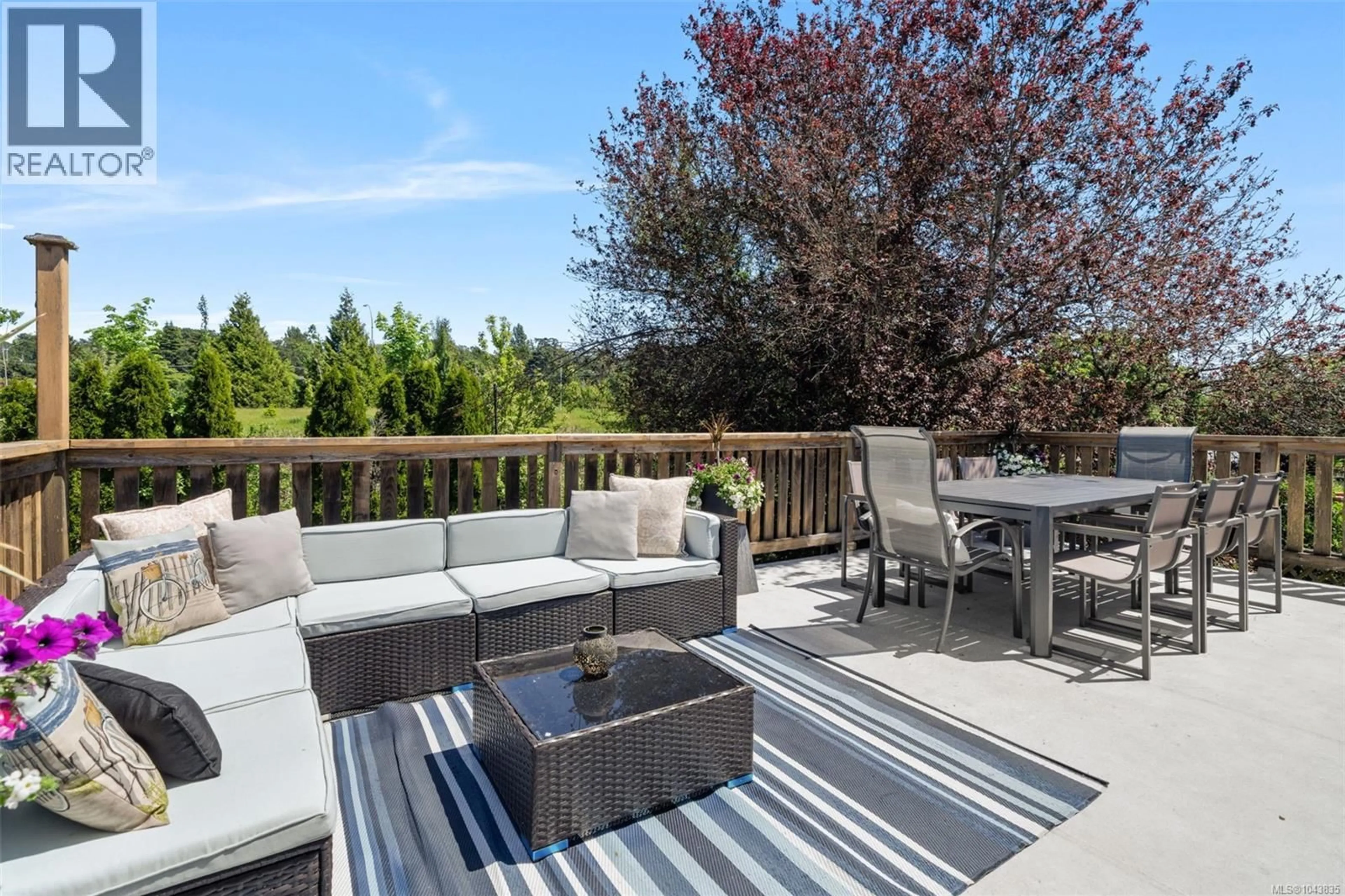 Patio, unknown for 4147 HAWKES AVENUE, Saanich British Columbia V8Z3Y9
