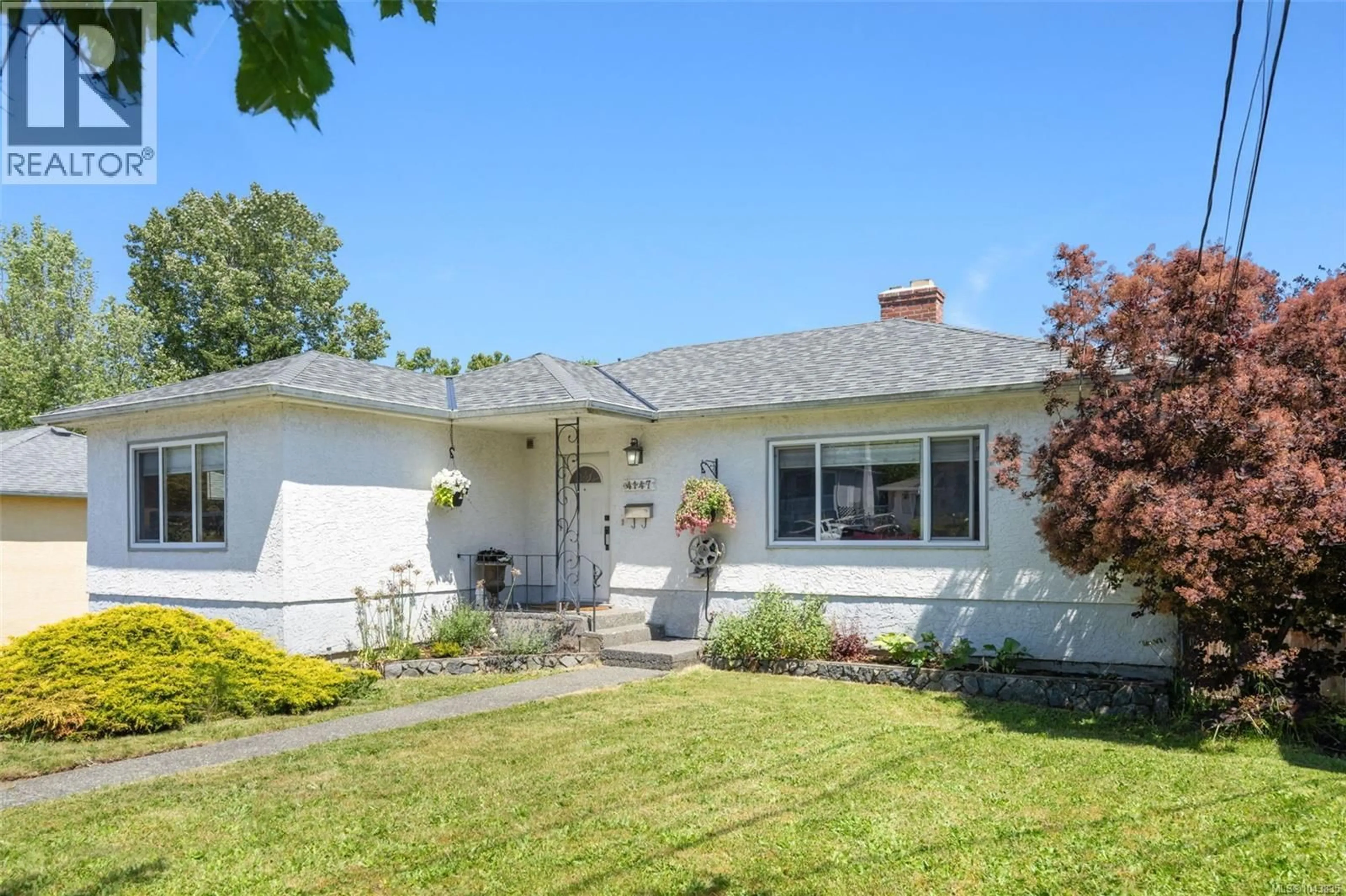 Home with vinyl exterior material, street for 4147 HAWKES AVENUE, Saanich British Columbia V8Z3Y9