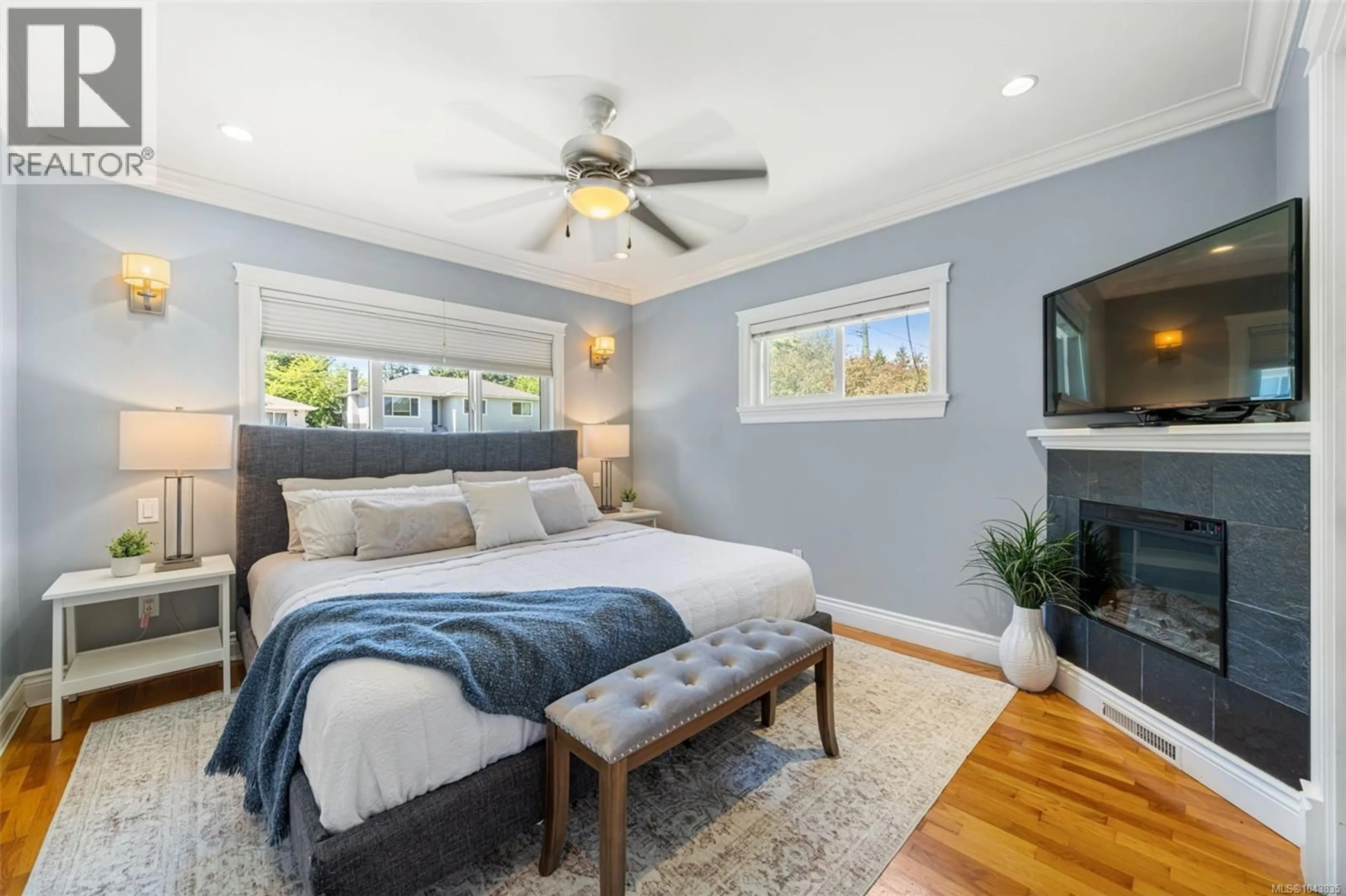 Bedroom with bed, unknown for 4147 HAWKES AVENUE, Saanich British Columbia V8Z3Y9