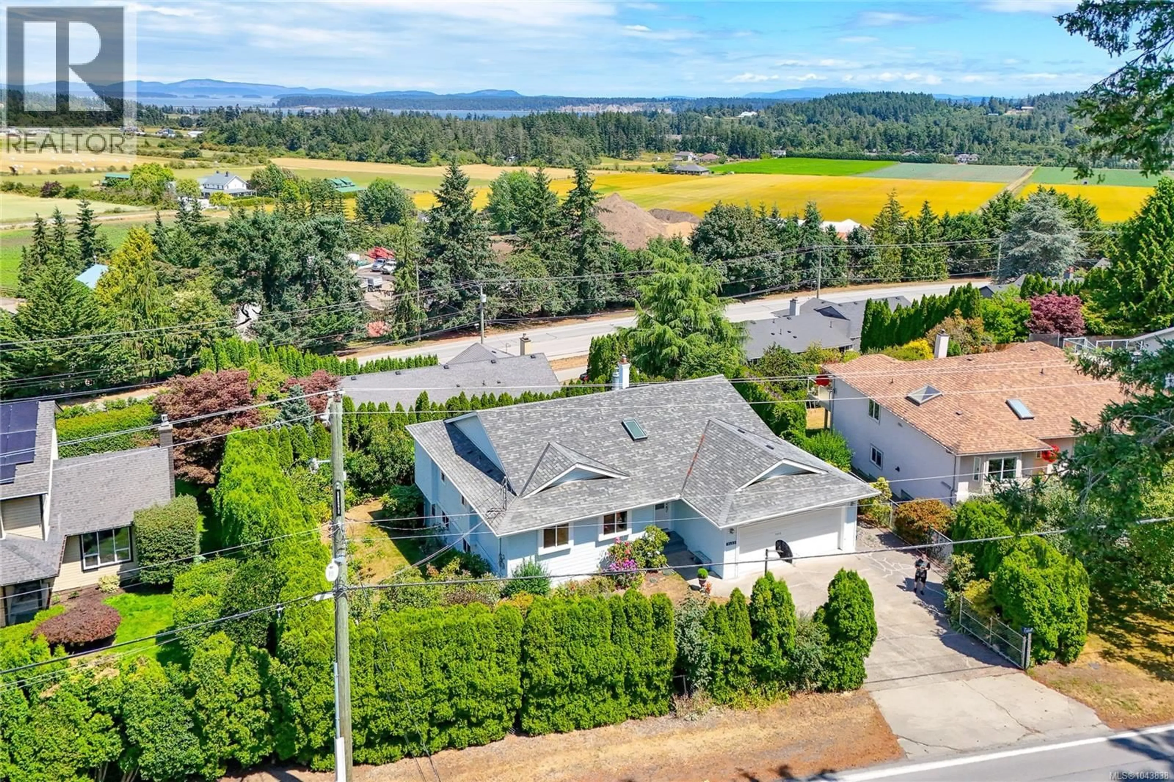 A pic from outside/outdoor area/front of a property/back of a property/a pic from drone, mountain view for 7453 VEYANESS ROAD, Central Saanich British Columbia V8M1V9